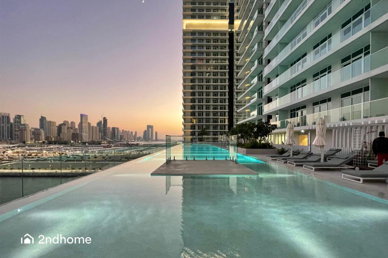 Sophisticated 1 Bedroom With Breathtaking Sea View Apartment