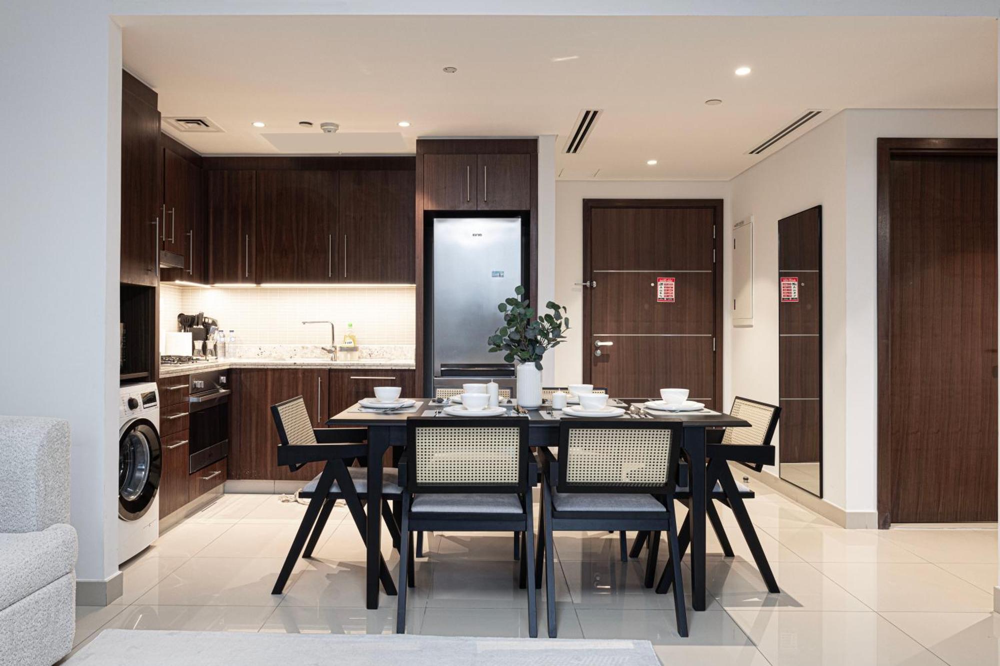 Apartment Luxe 1br With Full Burj Views And Mall Access *