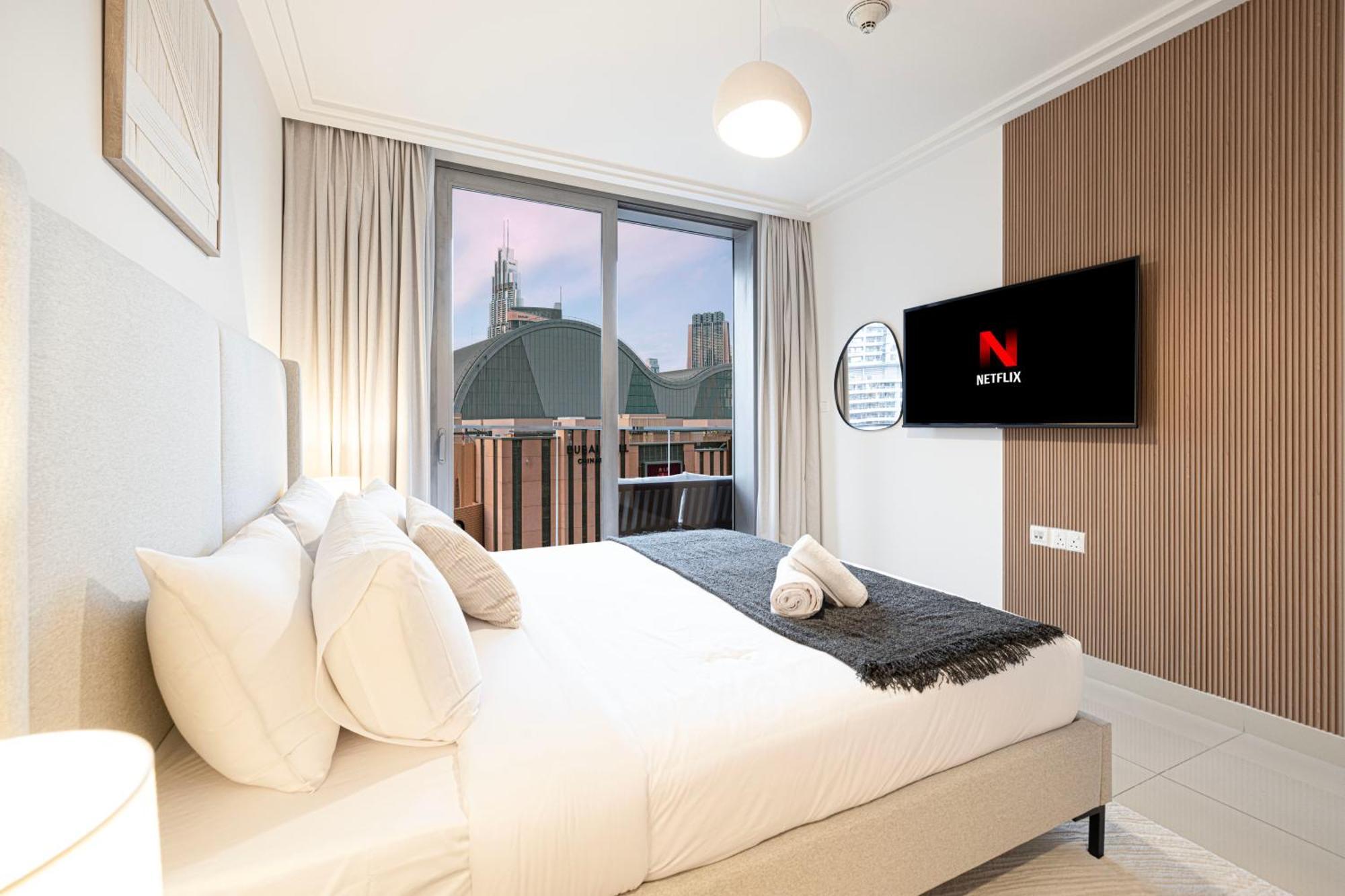 Apartment Luxe 1br With Full Burj Views And Mall Access