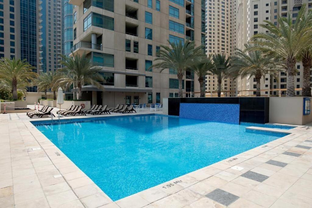 Cozy 1bd Near Jbr Apartment *