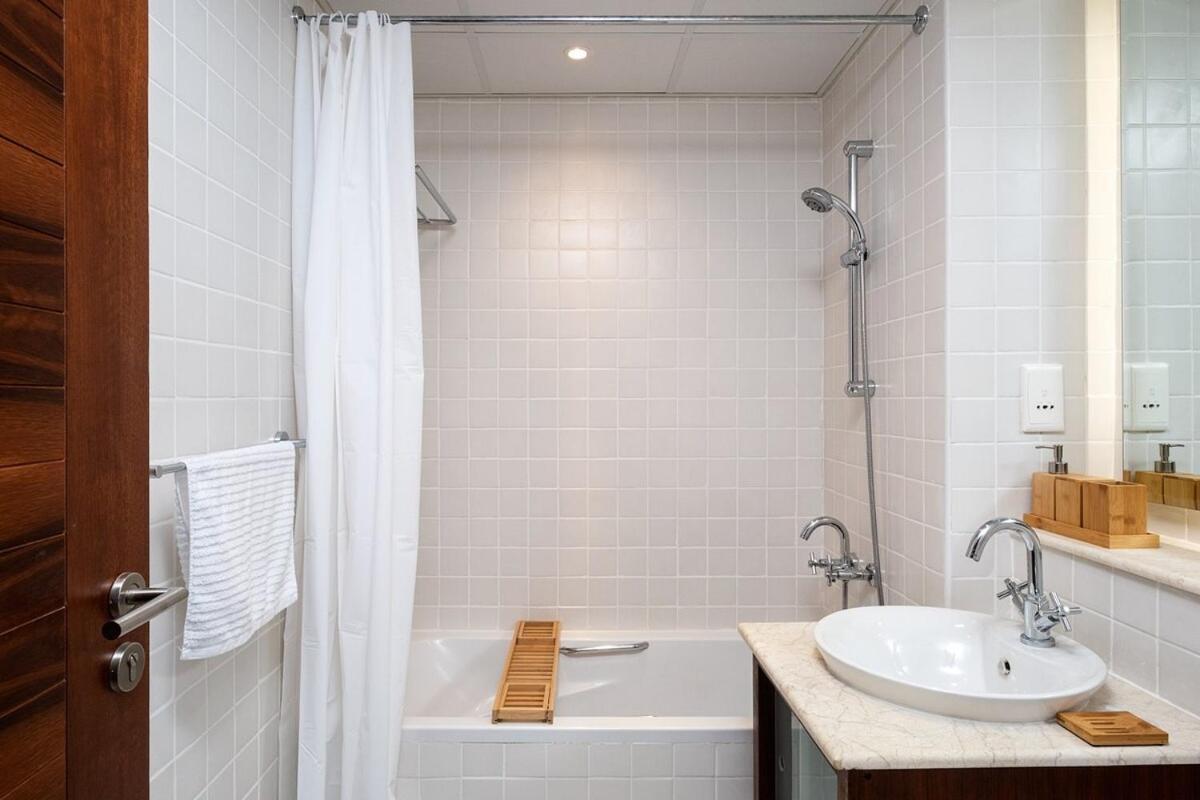 Cozy 1bd Near Jbr Apartment *