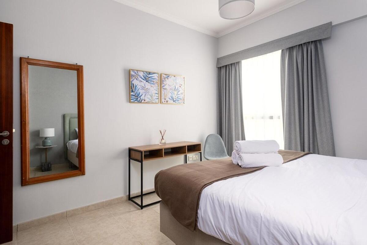 Cozy 1bd Near Jbr Apartment *