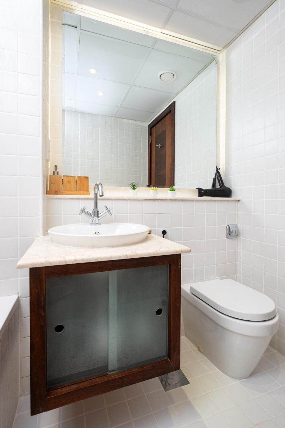 Cozy 1bd Near Jbr Apartment *