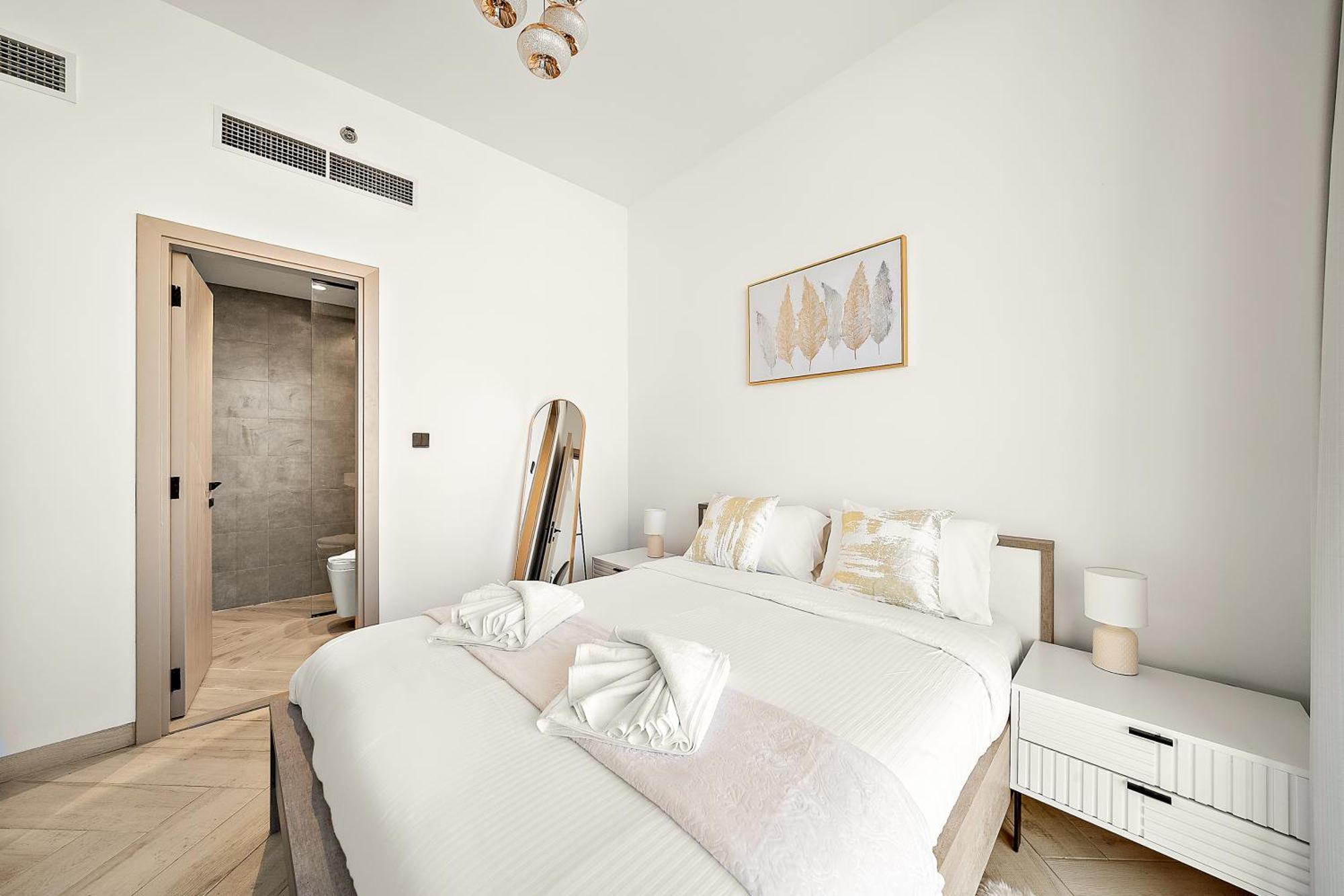Elegant 1 Bedroom In Empire *