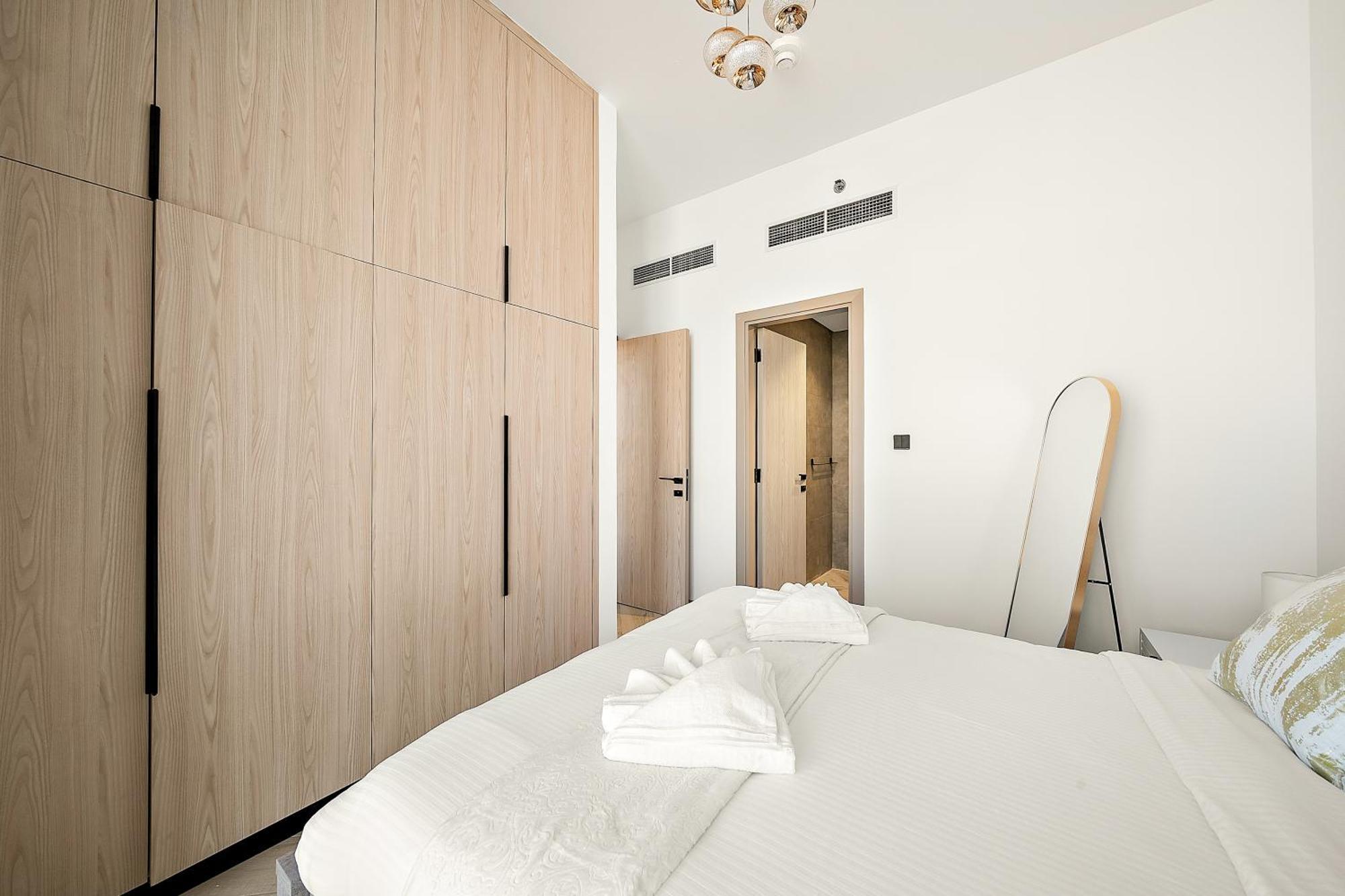 Elegant 1 Bedroom In Empire