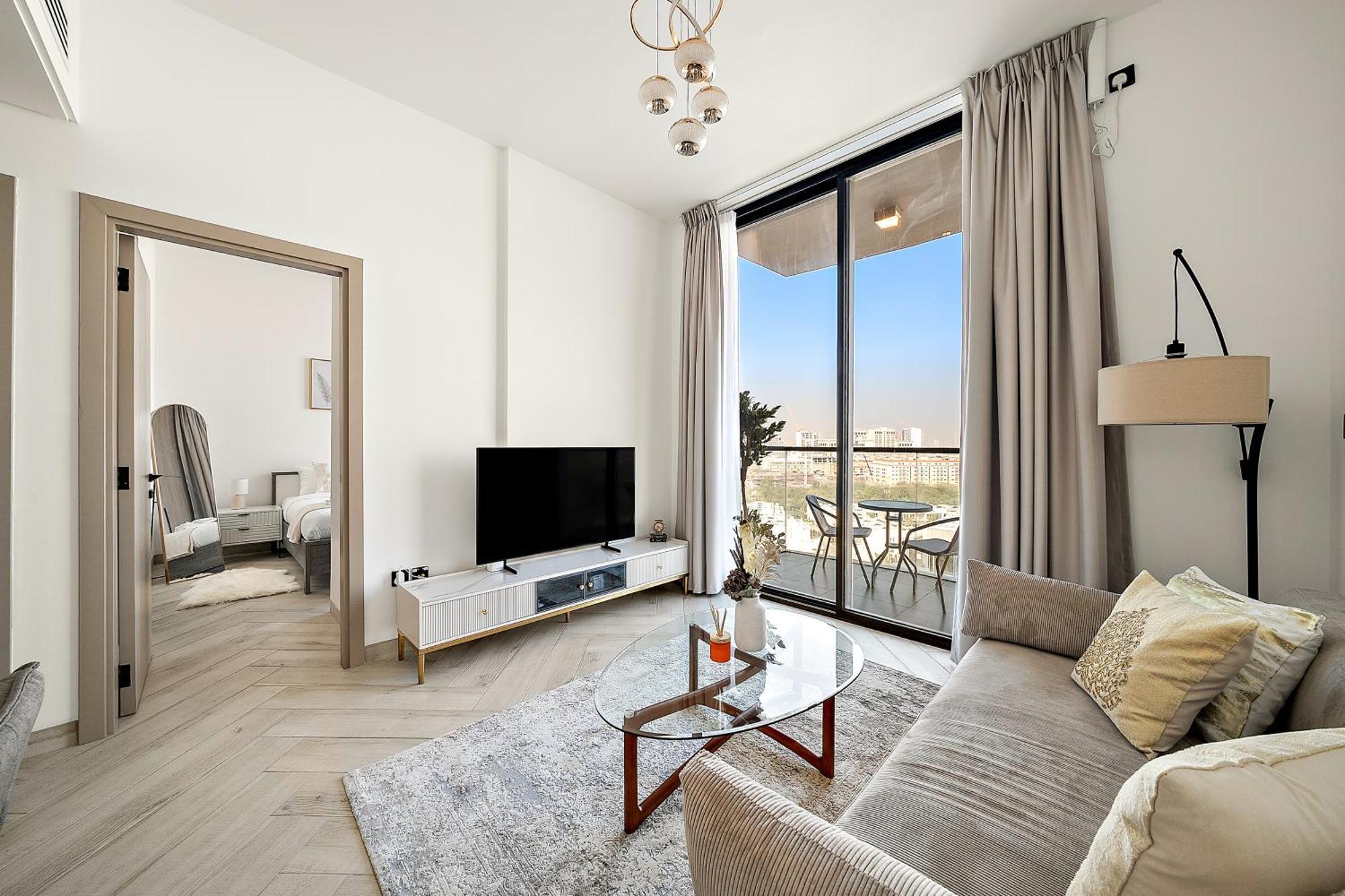 Elegant 1 Bedroom In Empire Apartment *