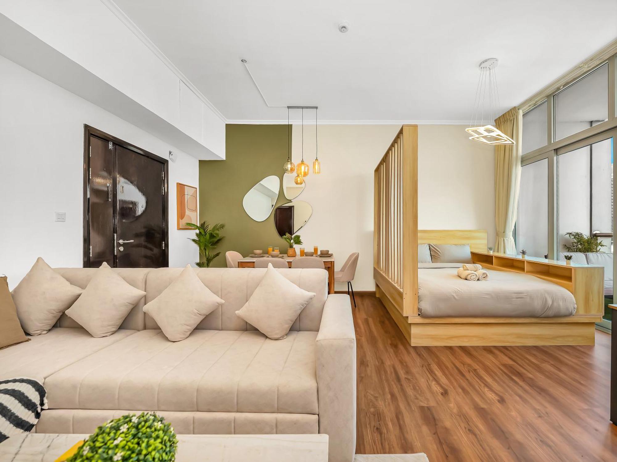 Spacious High Floor Marina Apartment