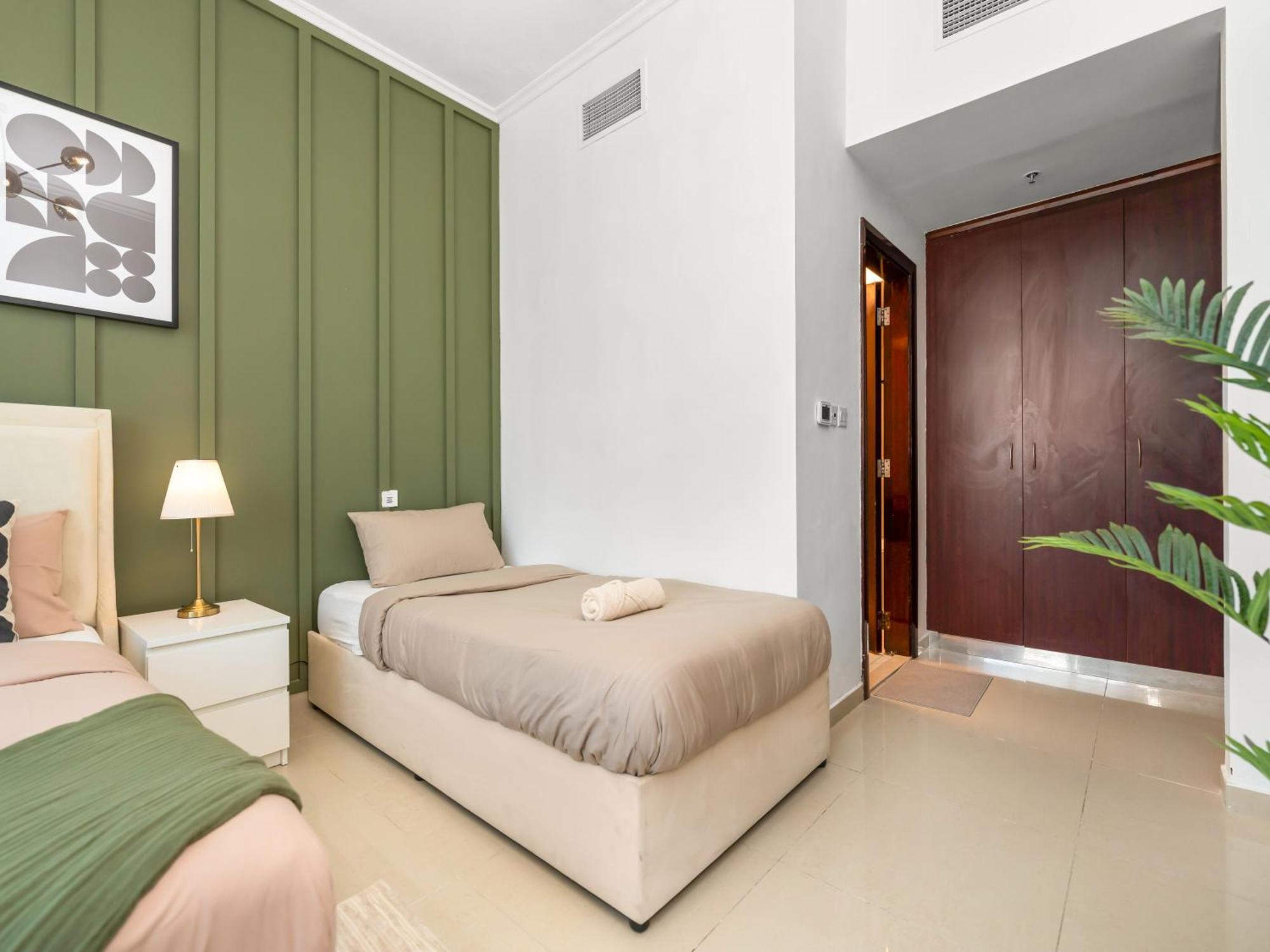 Spacious High Floor Marina * Dubai