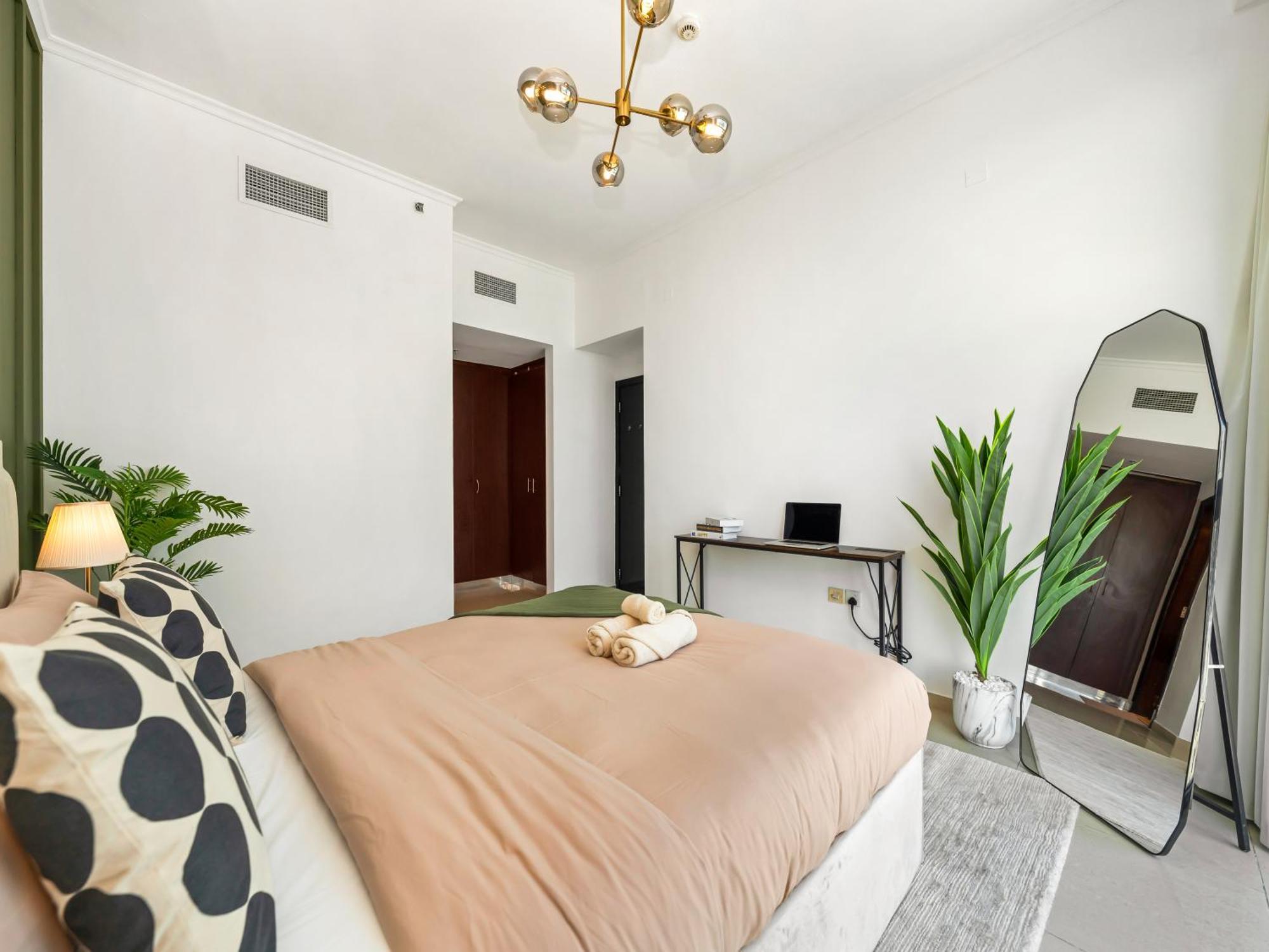 Spacious High Floor Marina *