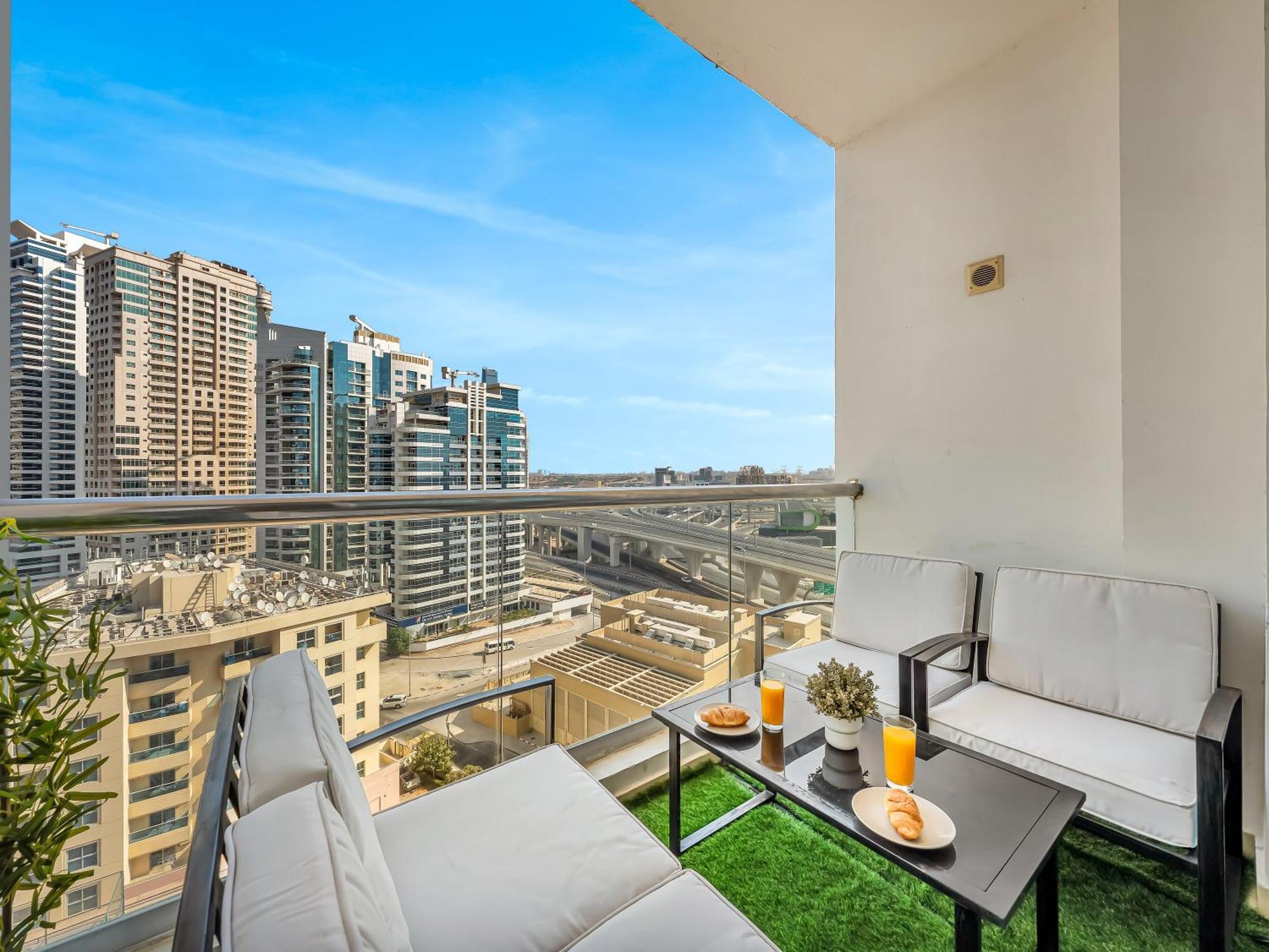 Spacious High Floor Marina *