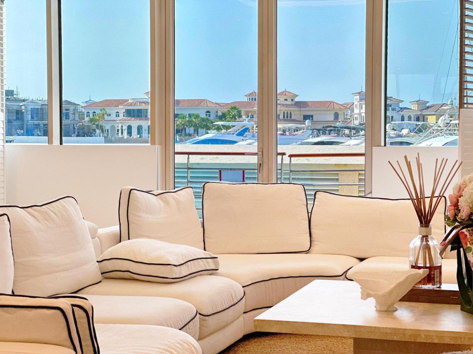 Luxury Two Bedroom On The Palm Apartment *