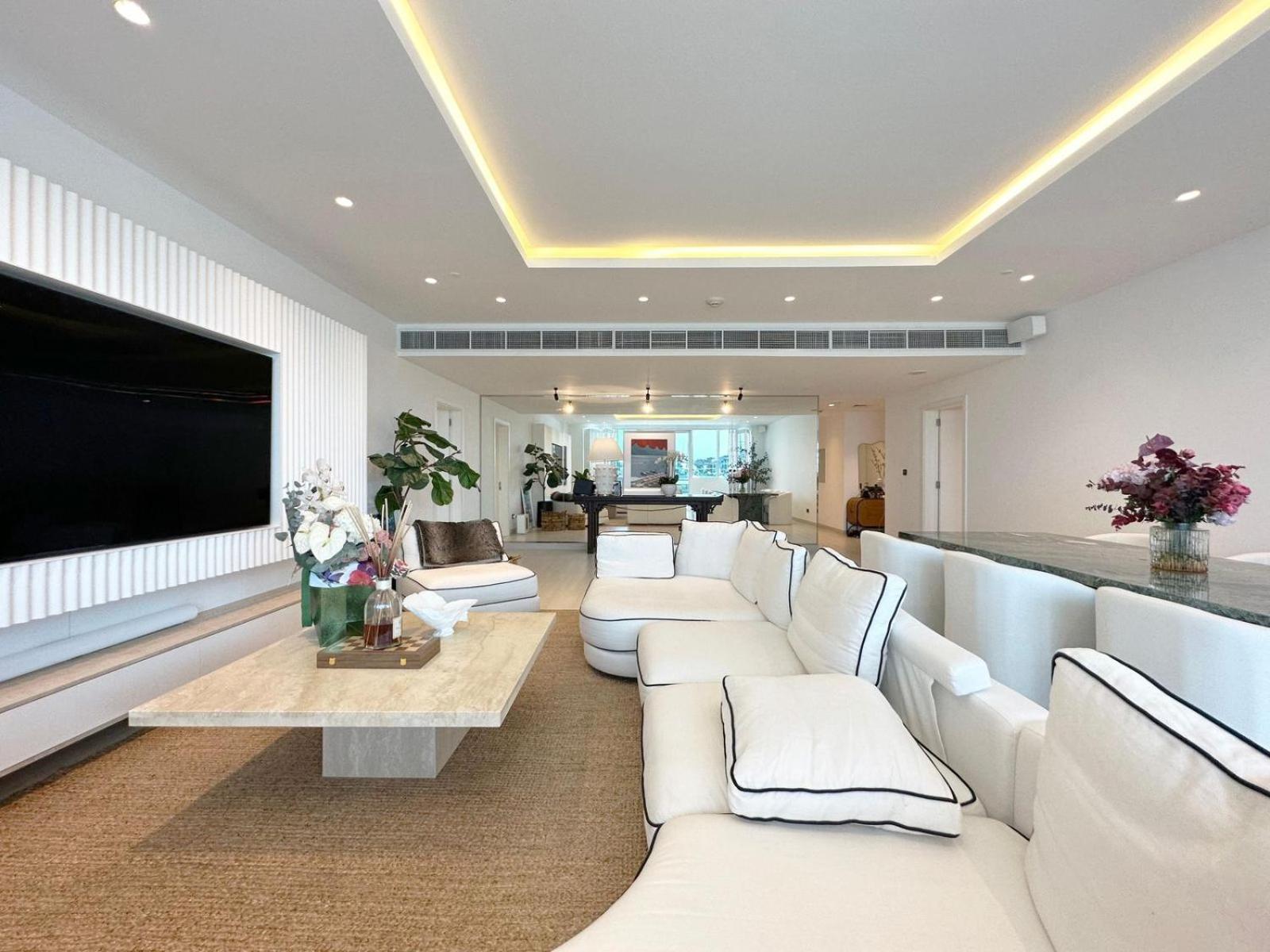 Apartment Luxury Two Bedroom On The Palm *