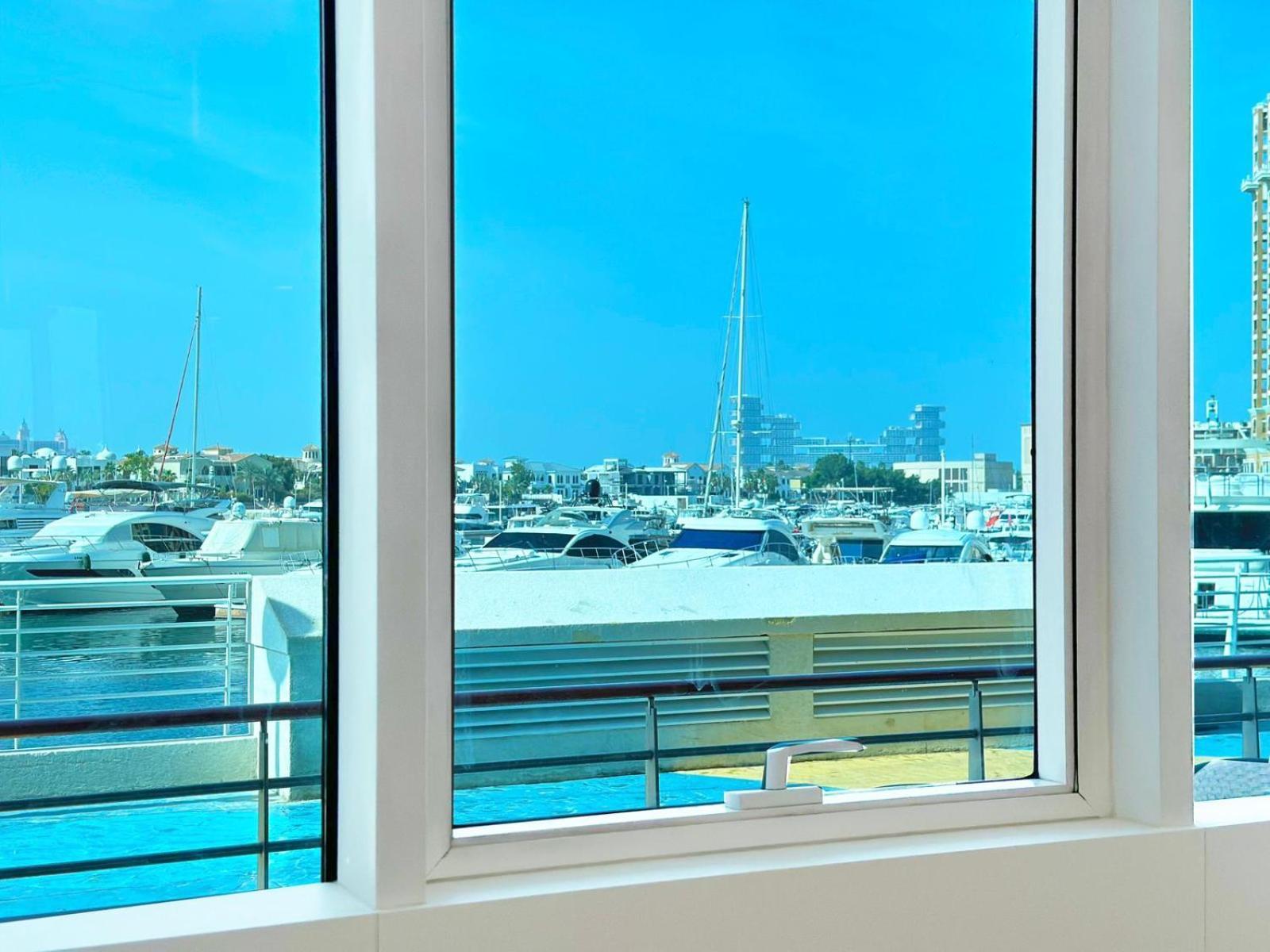Apartment Luxury Two Bedroom On The Palm *