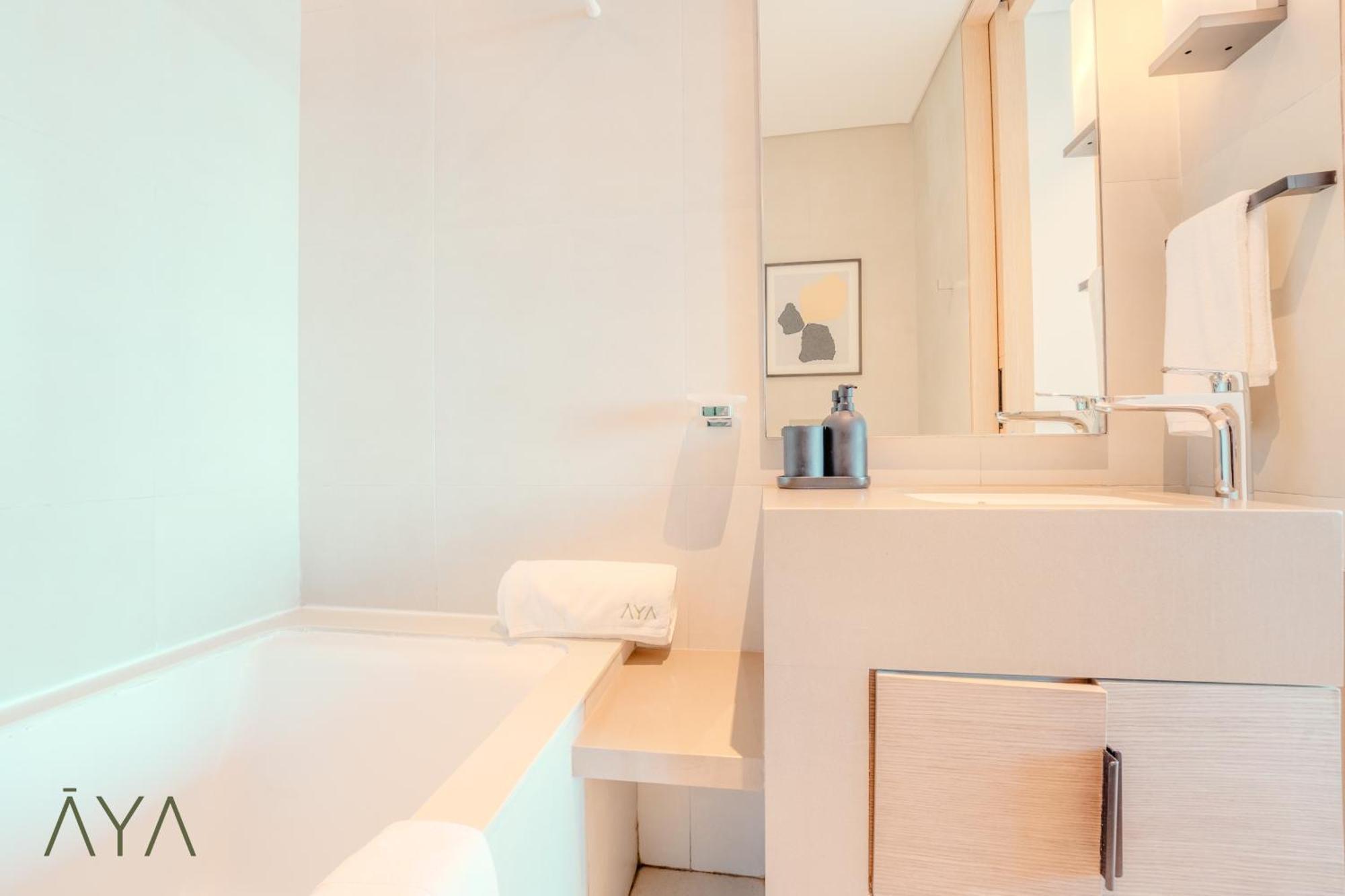 Luxury Beachfront 1br Jumeirah Gate Tower 1