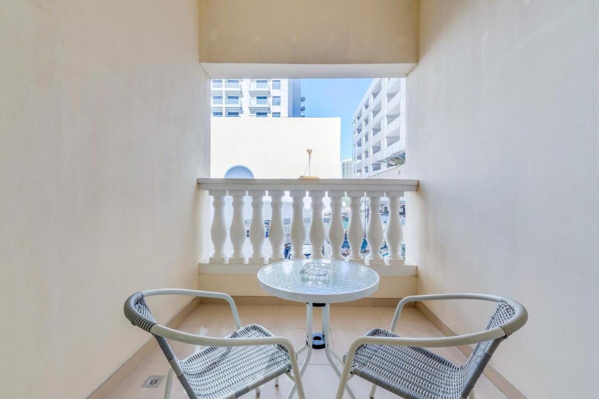 Waves - Spacious 1br With Balcony & Cozy Interiors In Jvc * Dubai