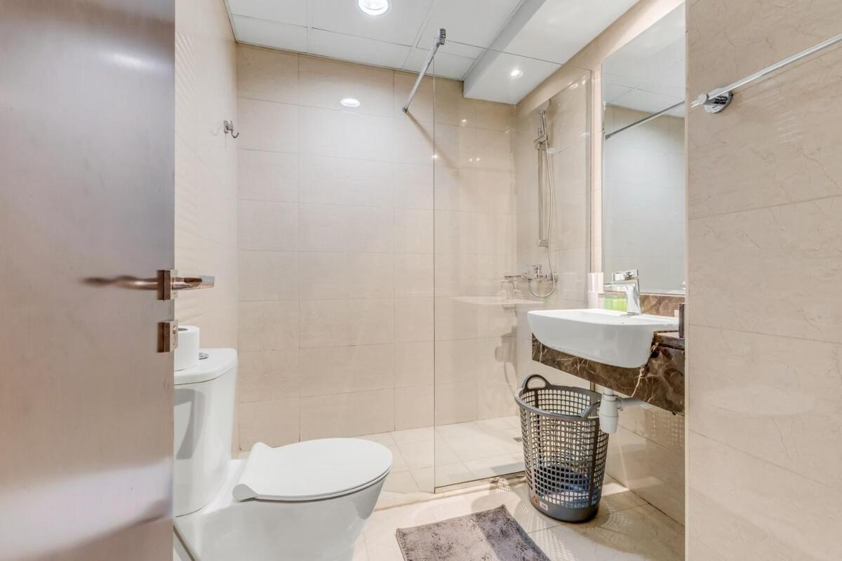 Waves - Spacious 1br With Balcony & Cozy Interiors In Jvc Apartment Dubai