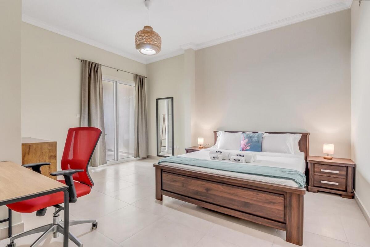 Waves - Spacious 1br With Balcony & Cozy Interiors In Jvc *
