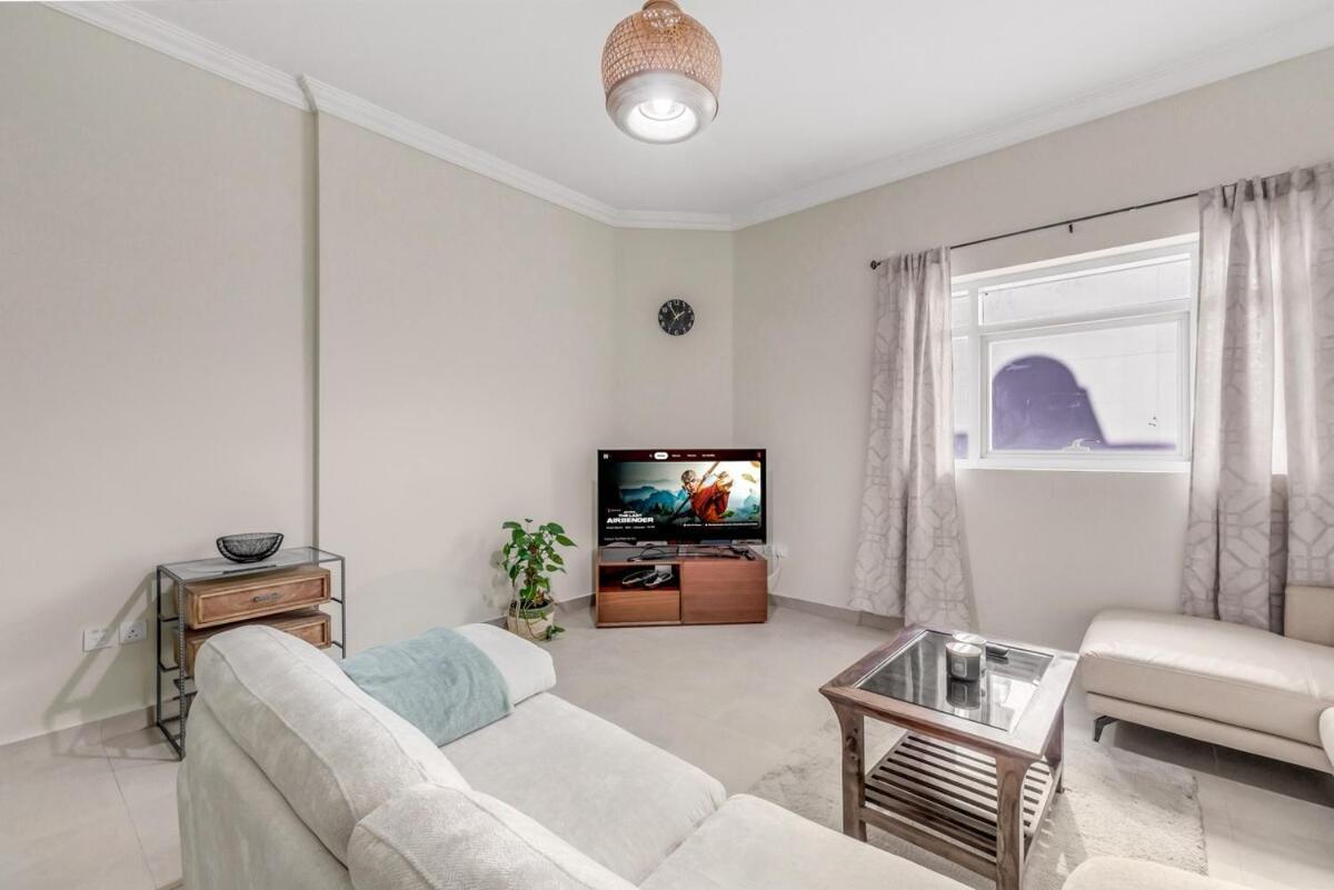 Waves - Spacious 1br With Balcony & Cozy Interiors In Jvc * Dubai