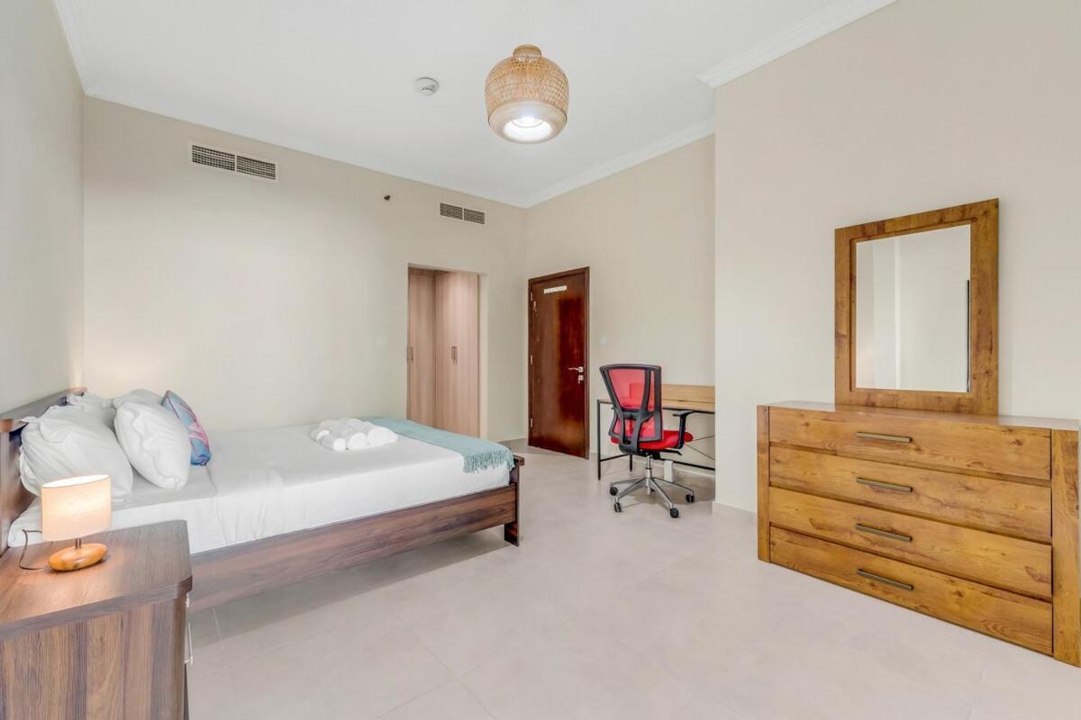 Apartment Waves - Spacious 1br With Balcony & Cozy Interiors In Jvc *