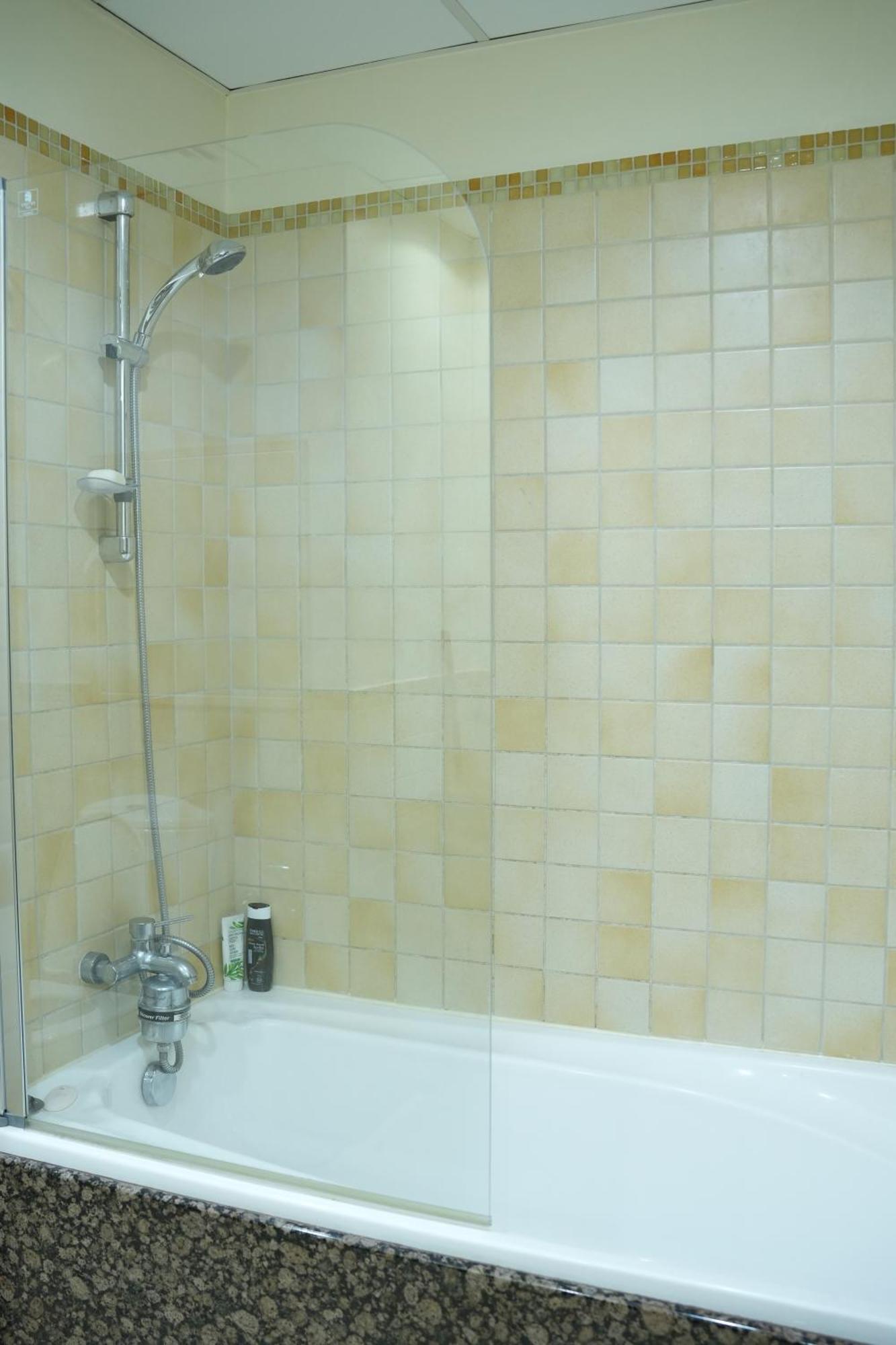 Yellow Parrot Jbr Kapselhotel Dubai