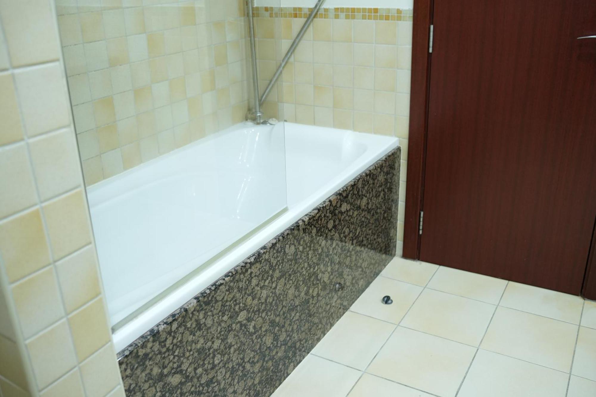 Yellow Parrot Jbr Kapselhotel Dubai