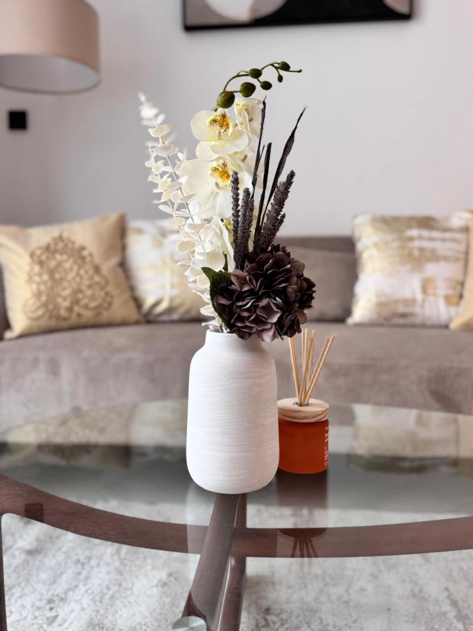 Elegant 1 Bedroom In Empire * Dubai