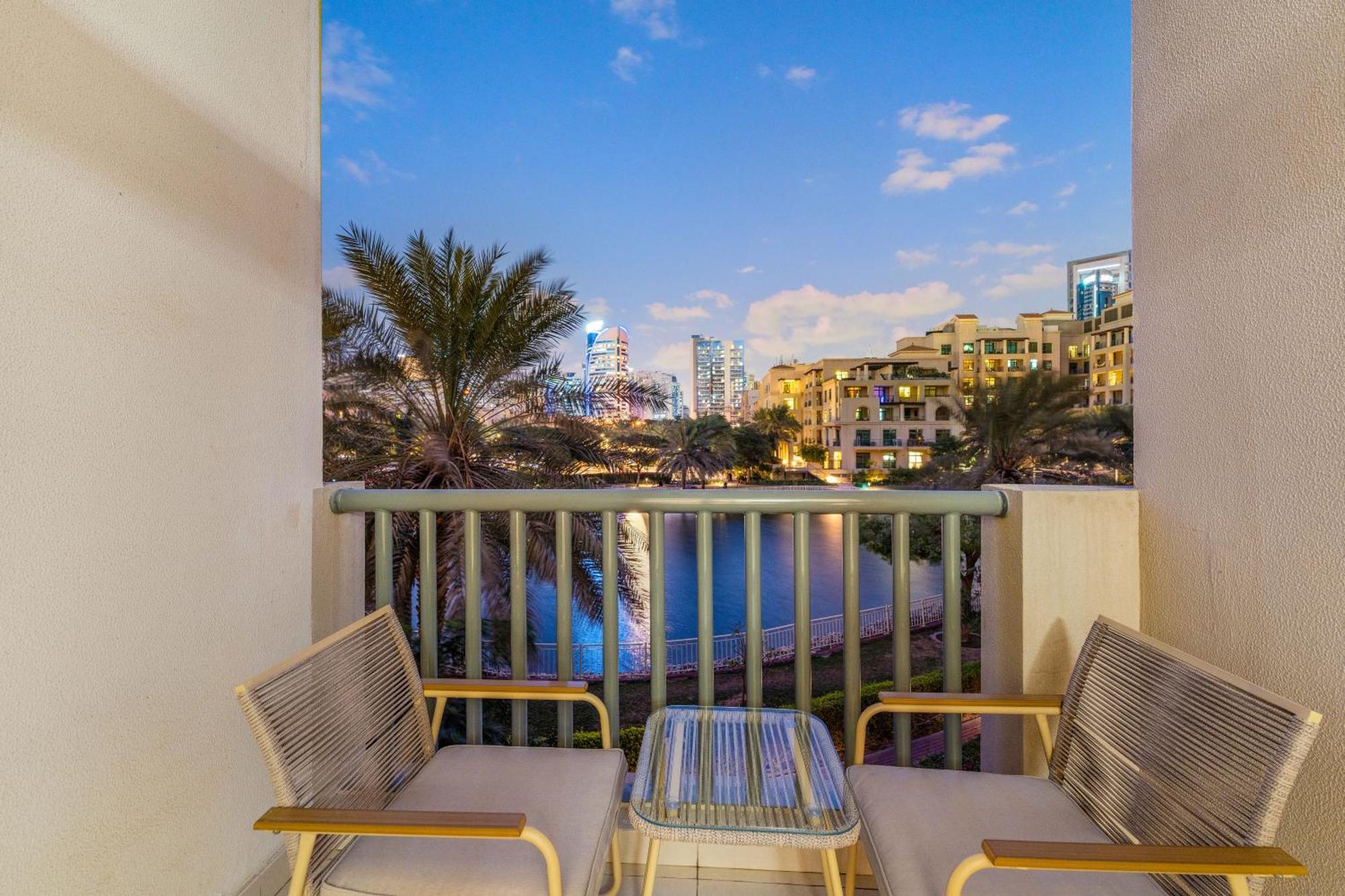 Cozy With Scenic Canal Views *
