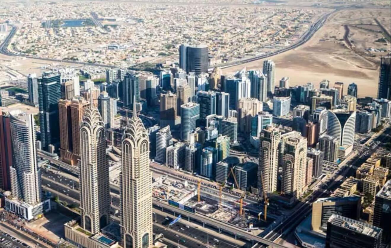 Cityscape In Tecom Near Icm Metro Homestay Dubai