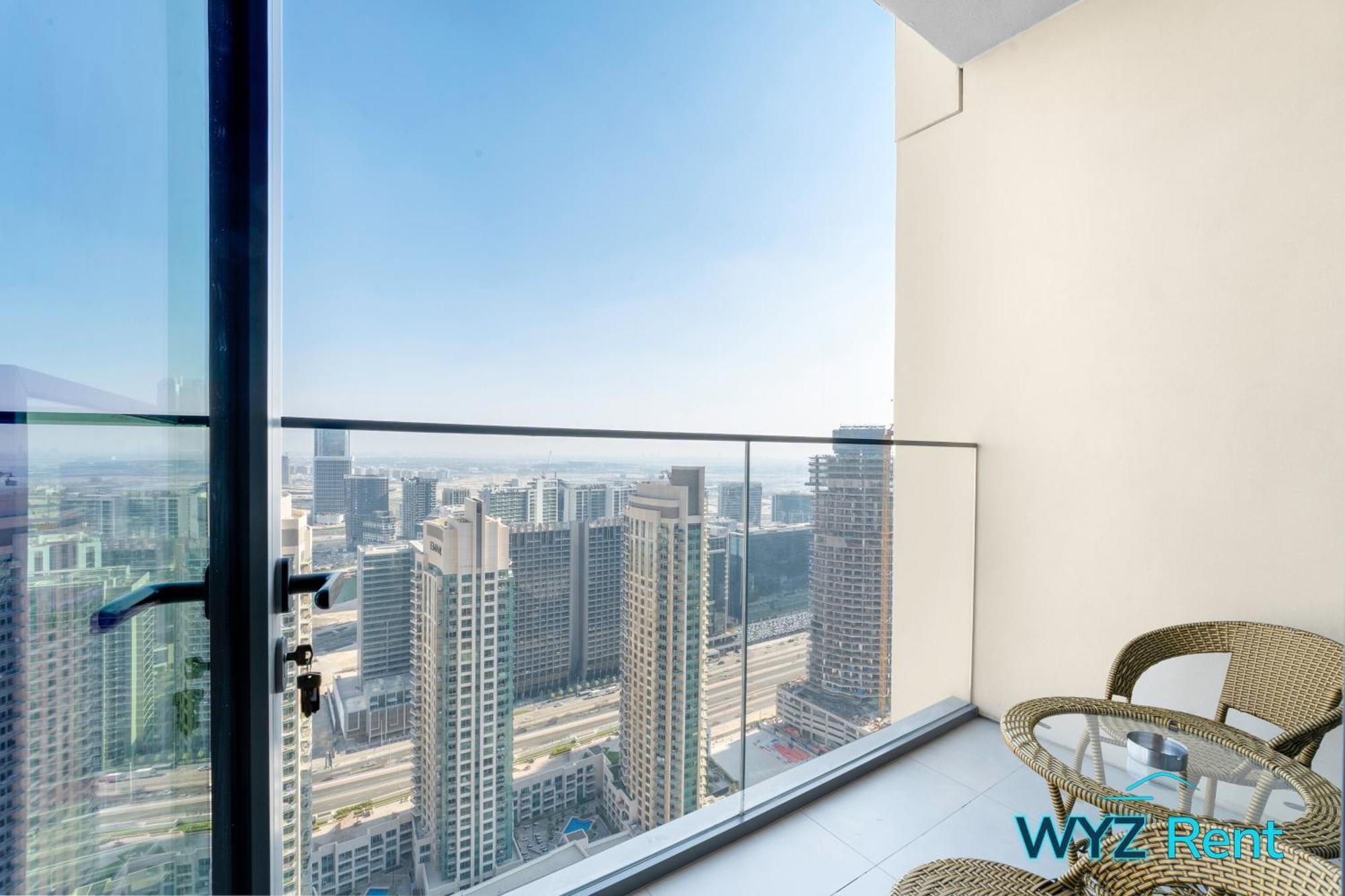 Sleek 1 Bedroom In Burj Royale With Canal View *
