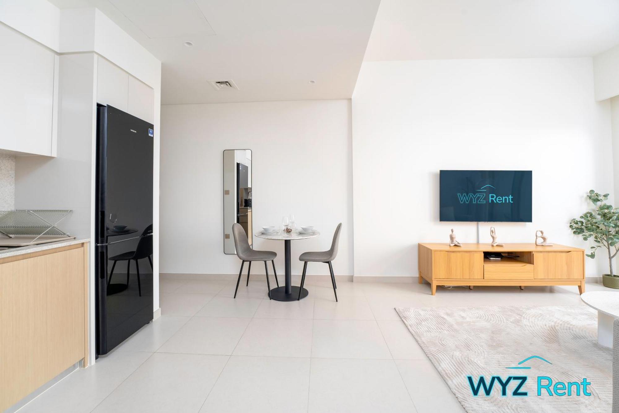 Sleek 1 Bedroom In Burj Royale With Canal View