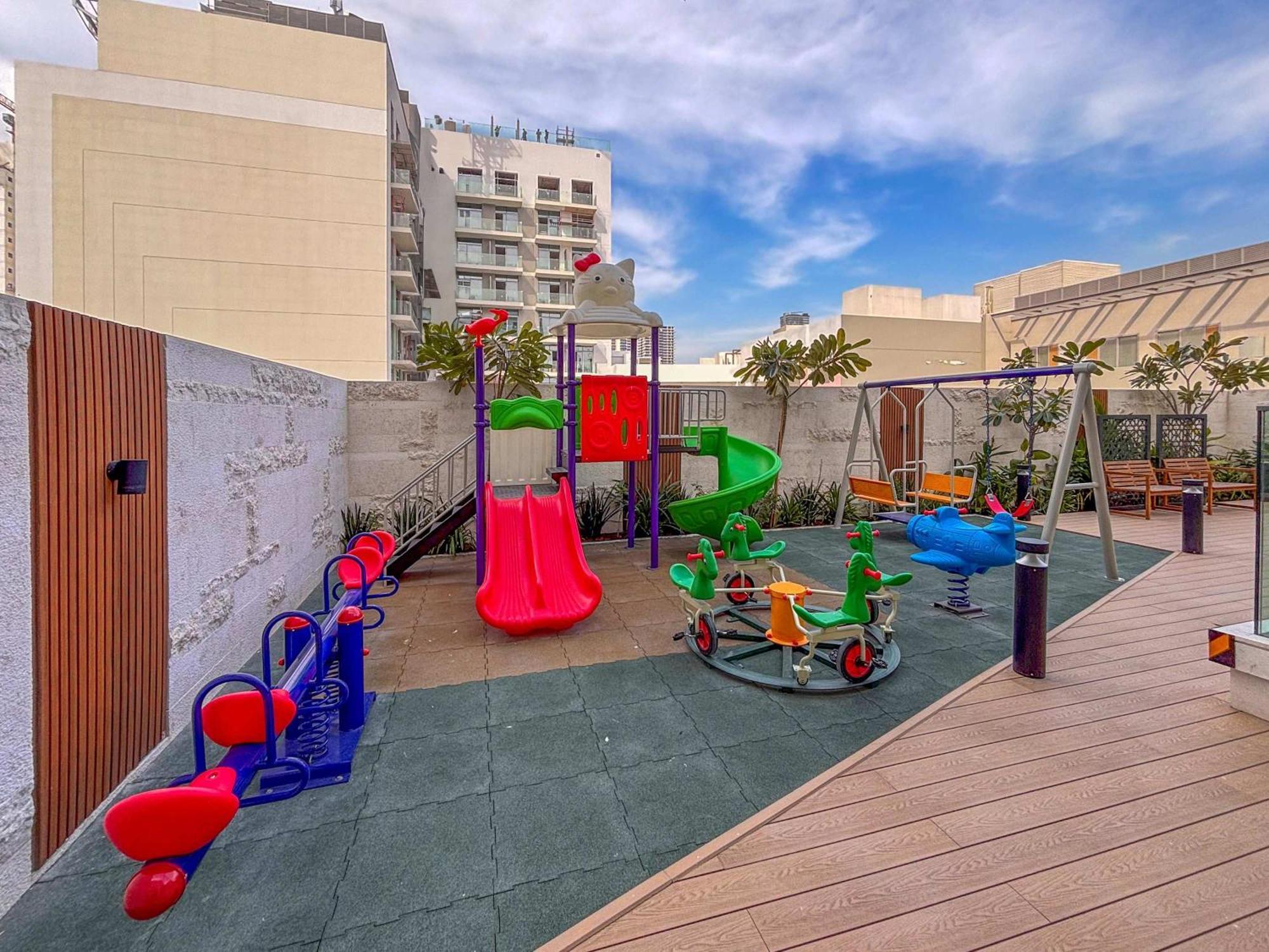 Frank Porter - Rokane G25 Apartment Dubai