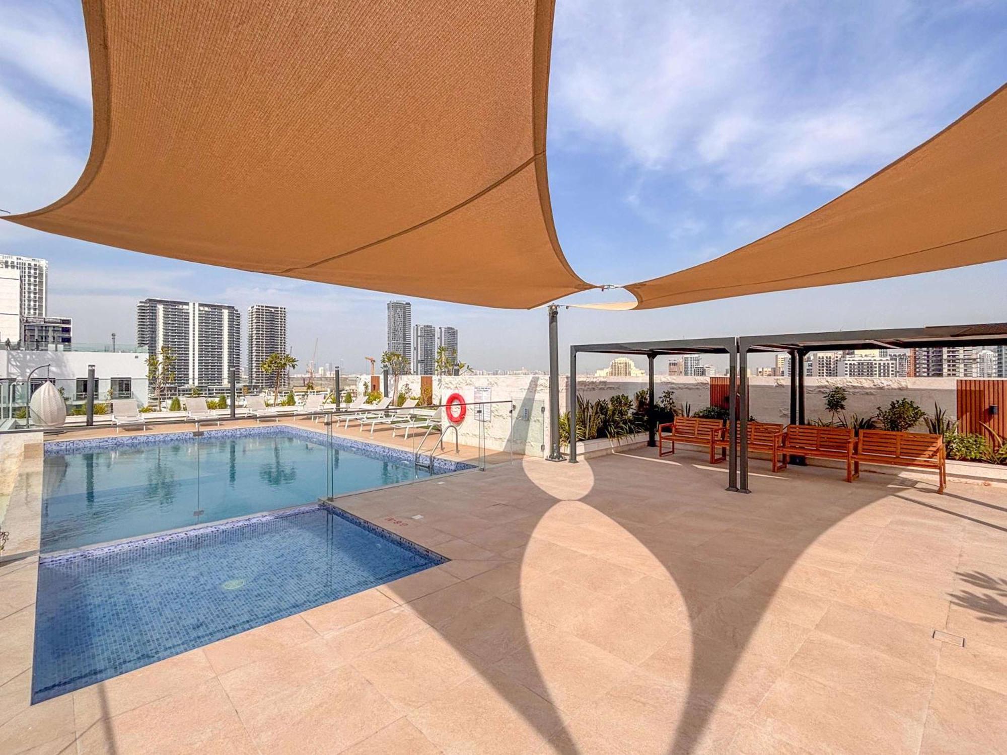 Frank Porter - Rokane G25 Apartment Dubai