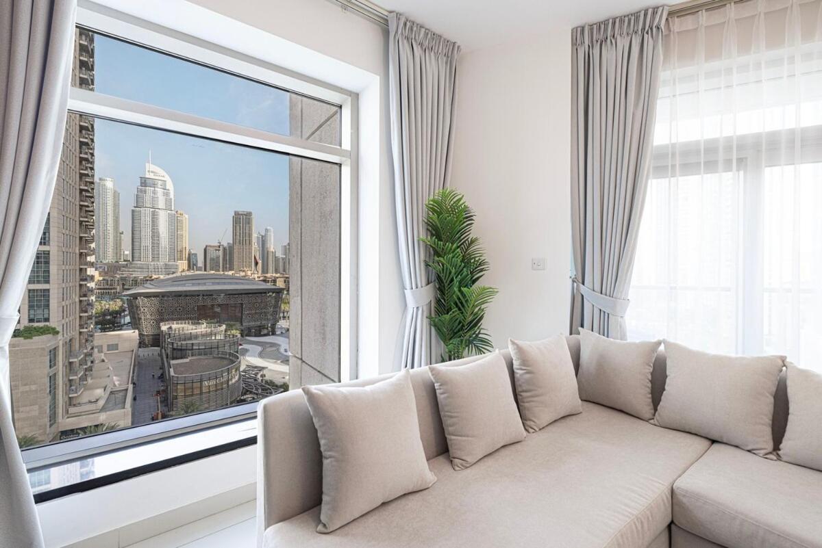 Beautiful 2 Bedroom Next To Opera I Burj View * Dubai
