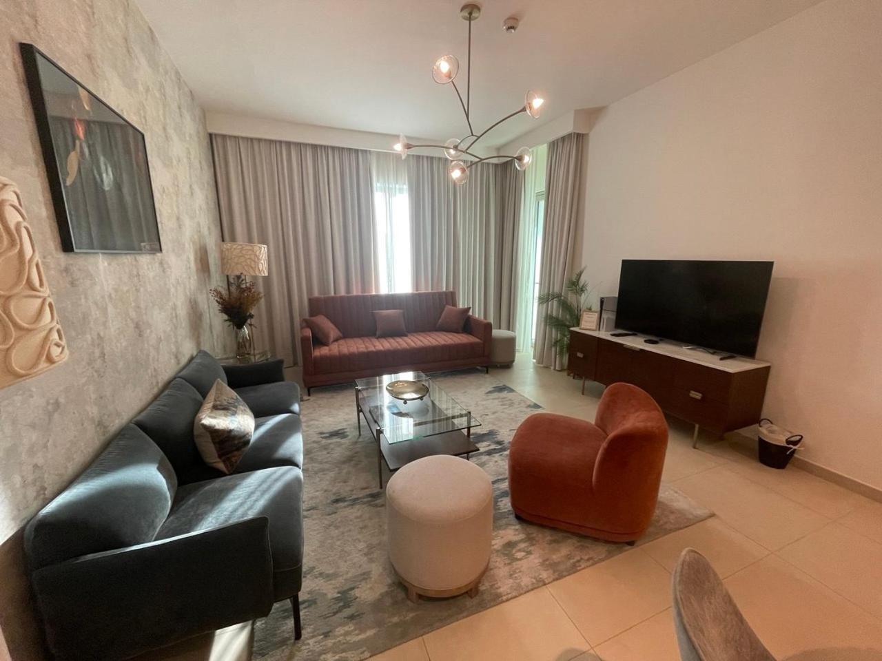 Apartment Luxury 2br, Burj And Fountain View, 2 Min Walk To Mall *