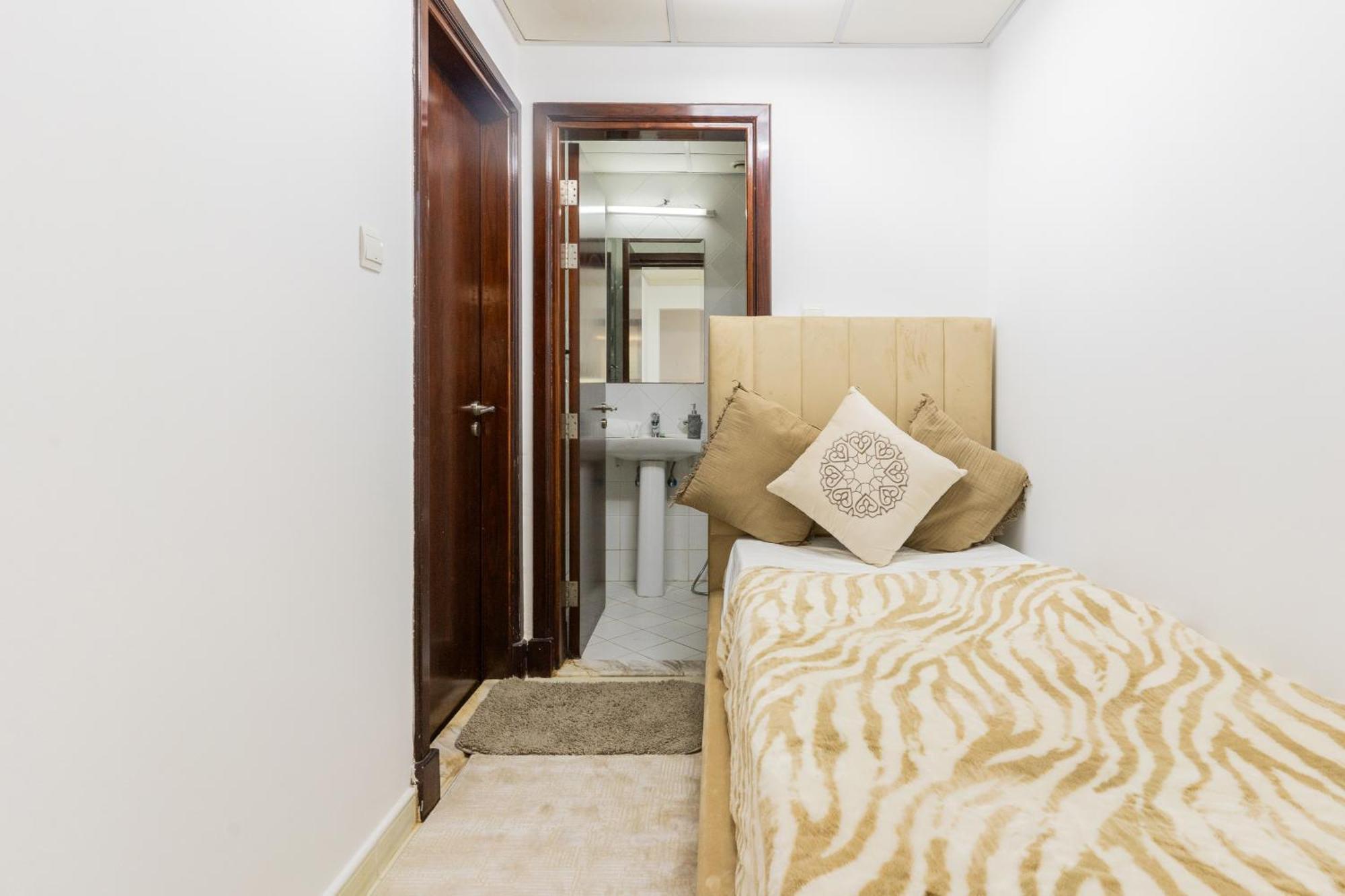 Apartment Luxury 3br With Stunning Full Marina View In *