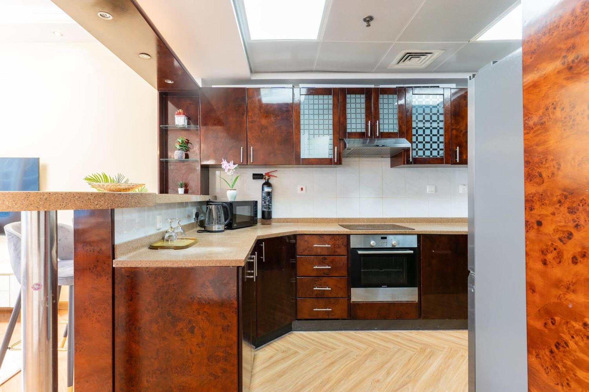 Luxury 3br With Stunning Full Marina View In Apartment