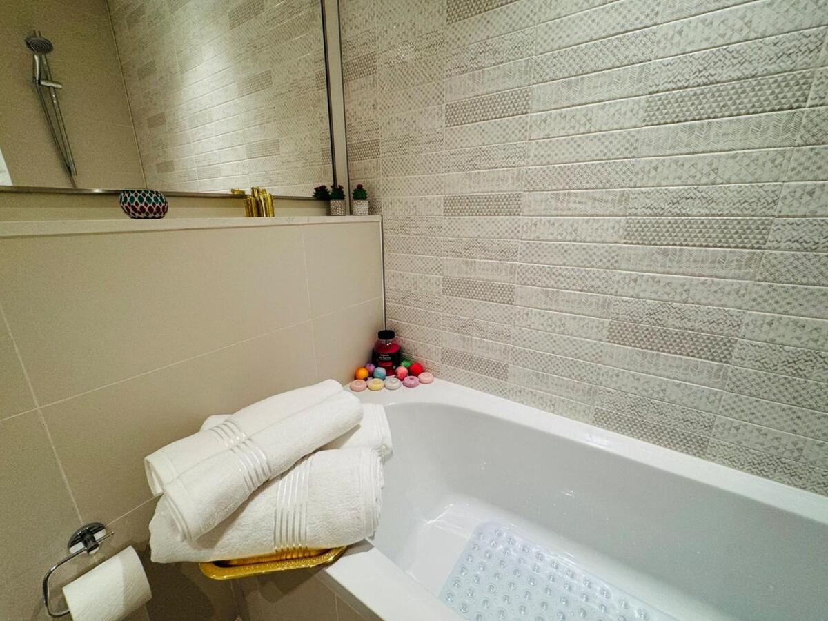 Luxury Beachfront 3br At Sunrise Bay Tower Dubai