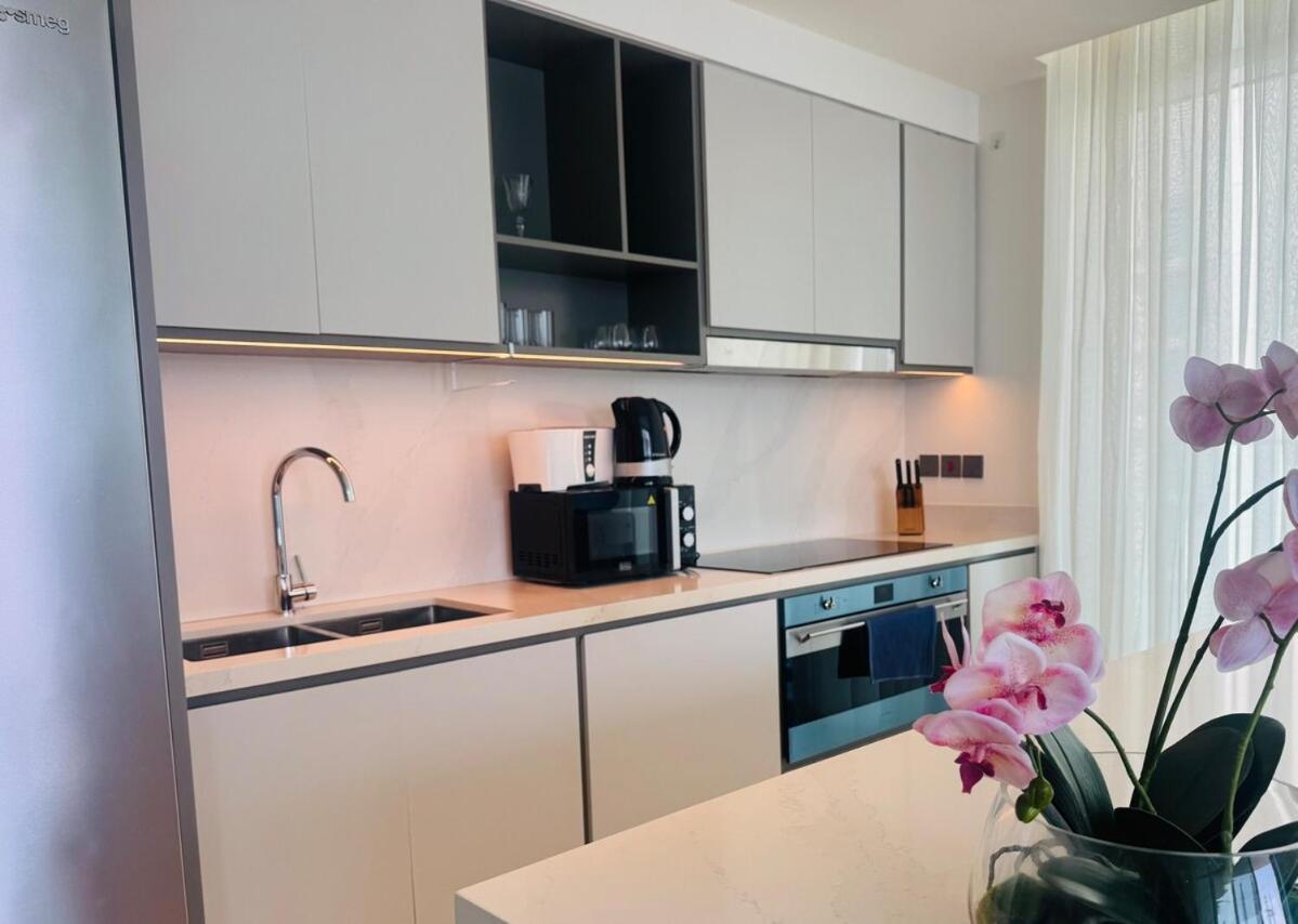 Luxury Beachfront 3br At Sunrise Bay Tower Apartment Dubai