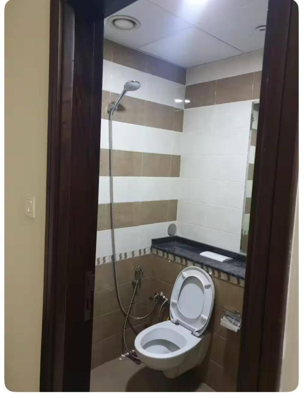 Cuzzy Comfy Room, Private Detached Bathroom With Balcony Apartamento *
