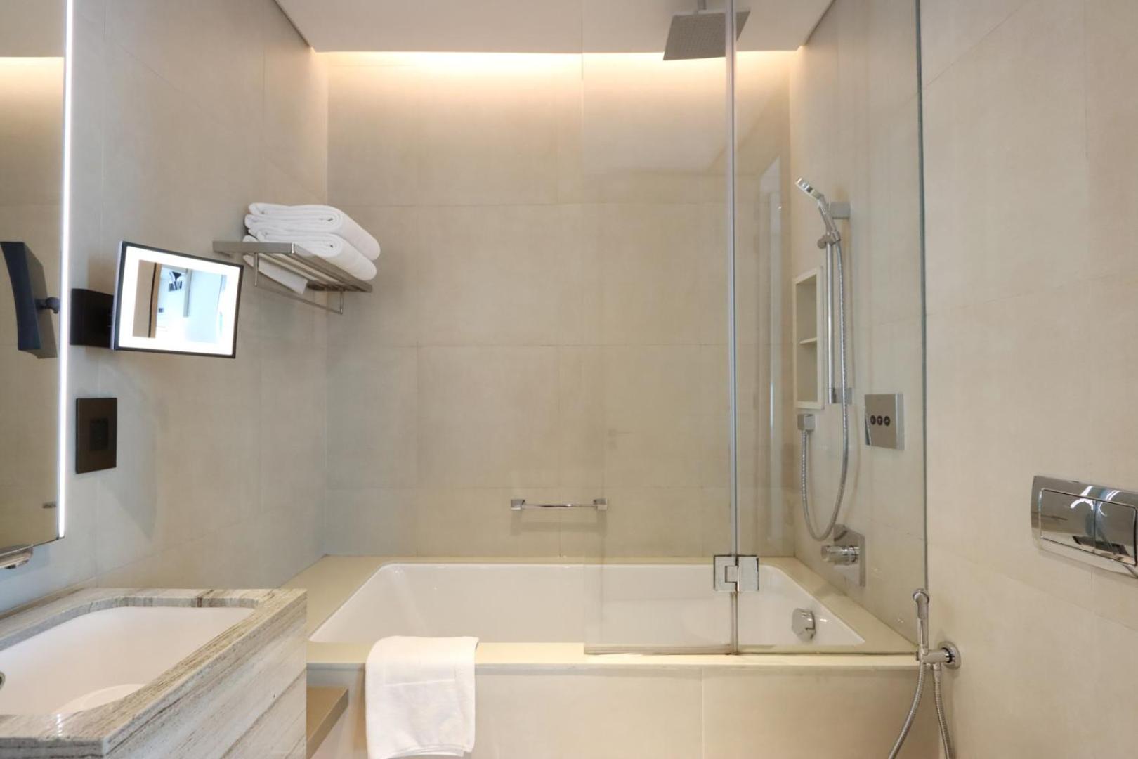 Livbnb -1b Coastal Living With Amazing Sea And Marina Views Dubai