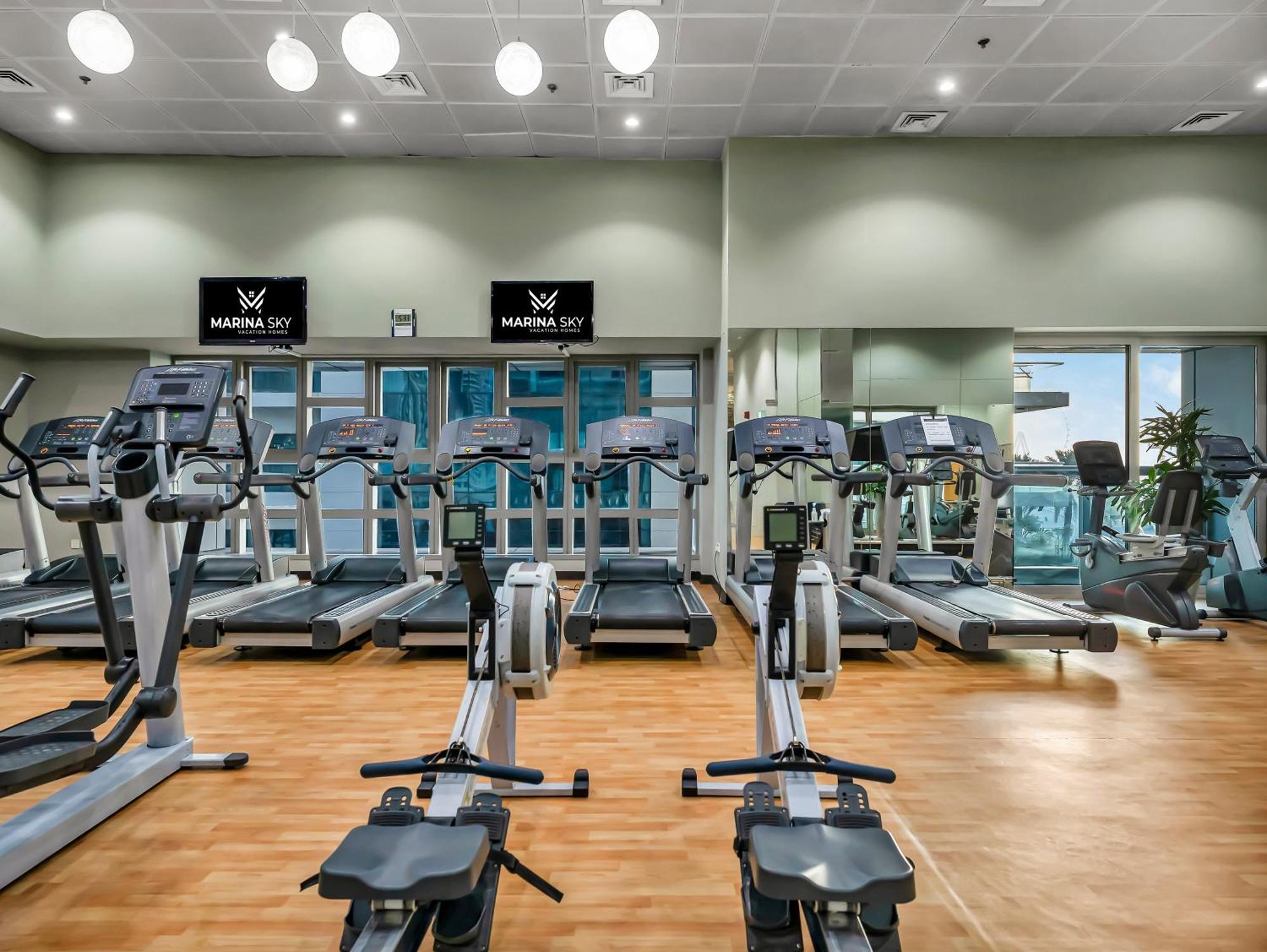 Lux New 2 Bhk - Full Sea View - Marina - 5 Min To - 100 Metres To Tram Apartment *