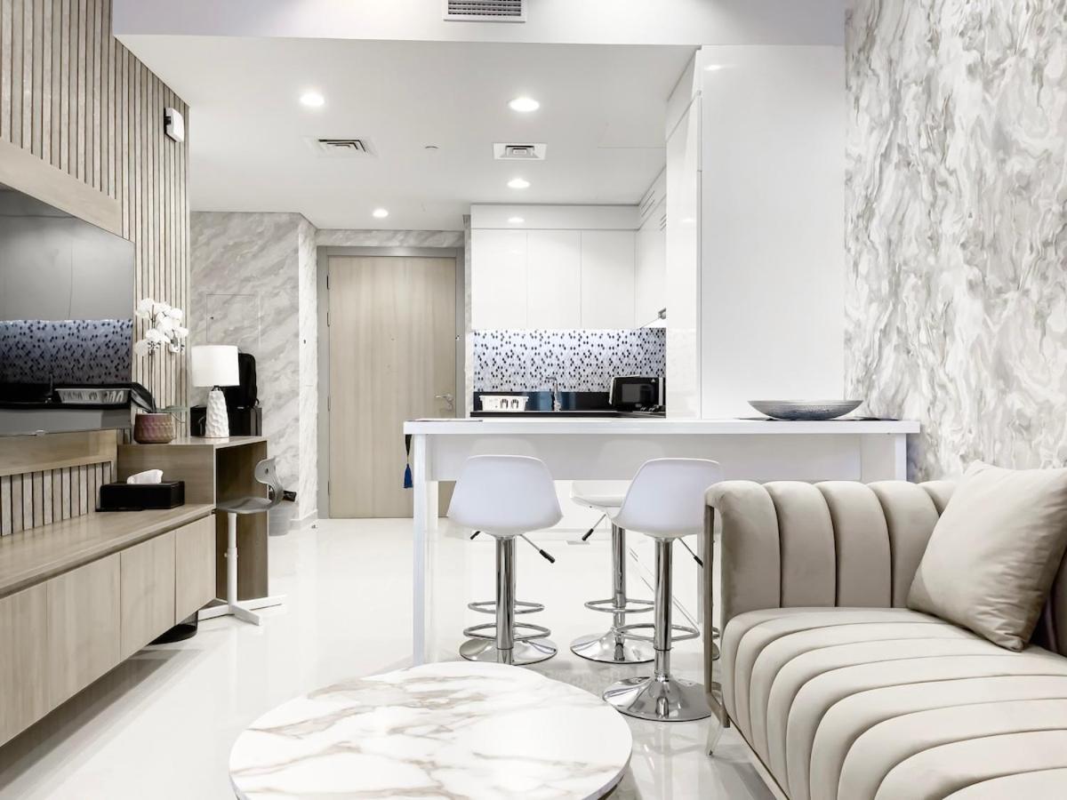 Apartment 2 Bedroom In Aykon Tower Sheikh Zayed Road *