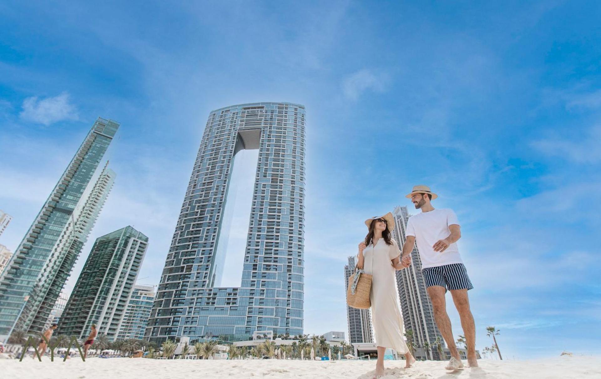 Jumeirah Gate Tower 1 - Stylish With Pool & Views Apartment