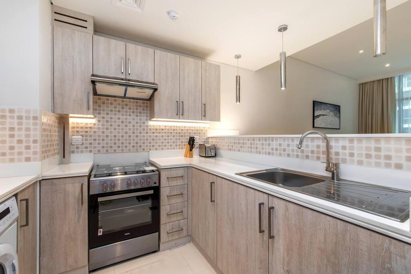 Seven Palms Apartment *