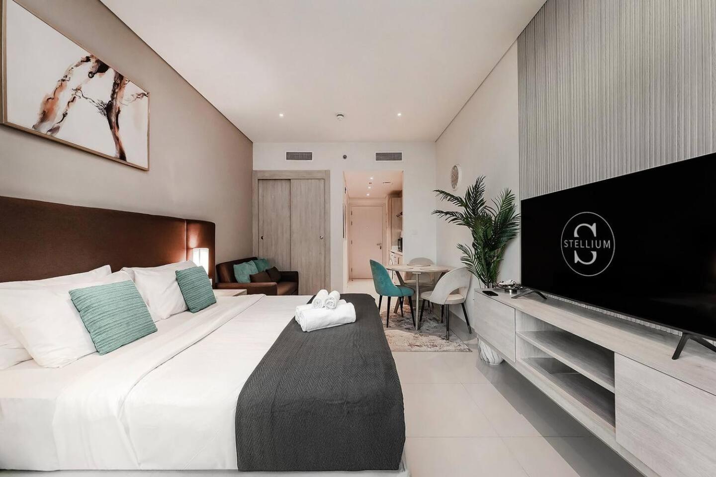 Seven Palms Apartment *