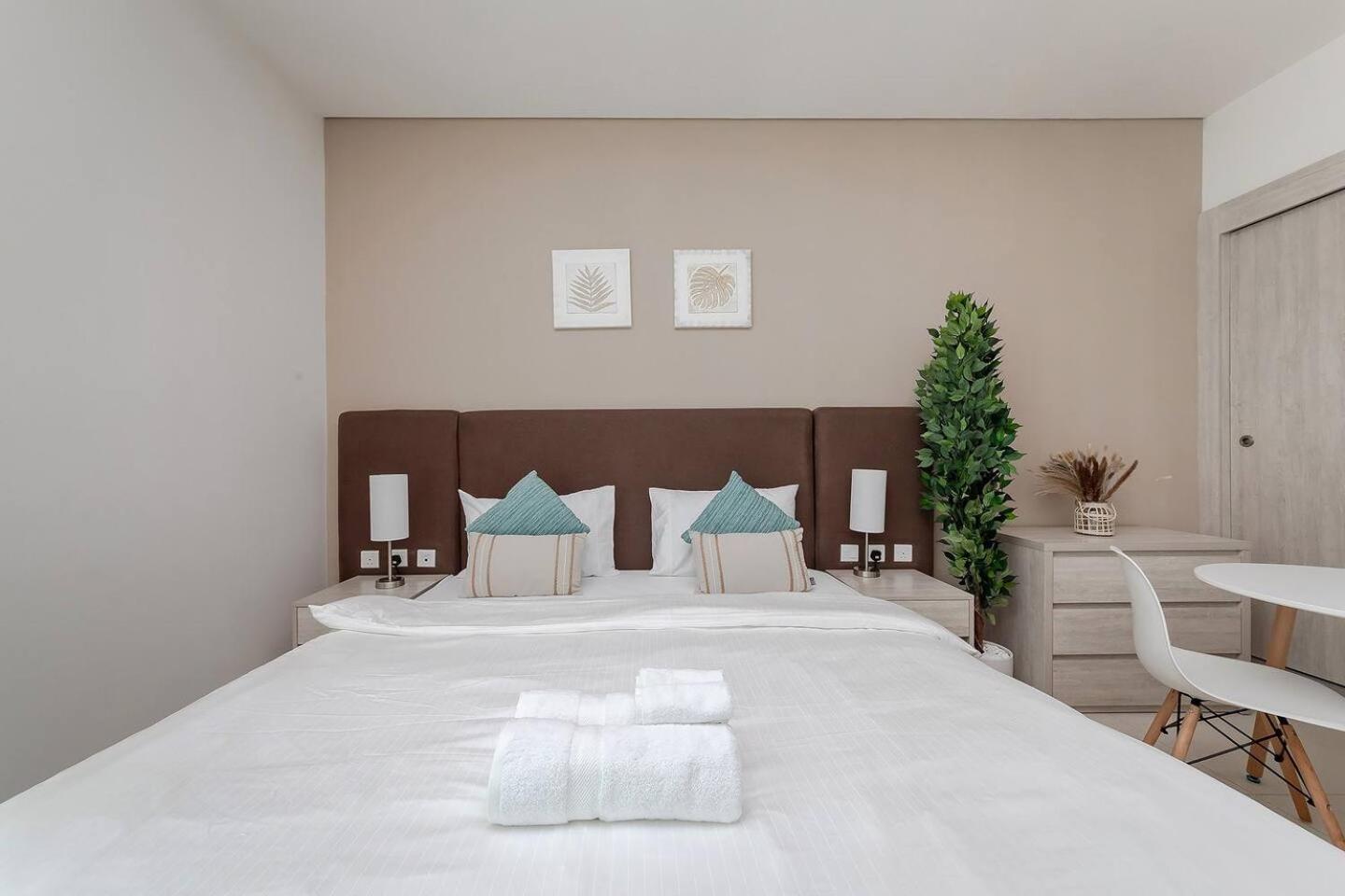 Seven Palms Apartment