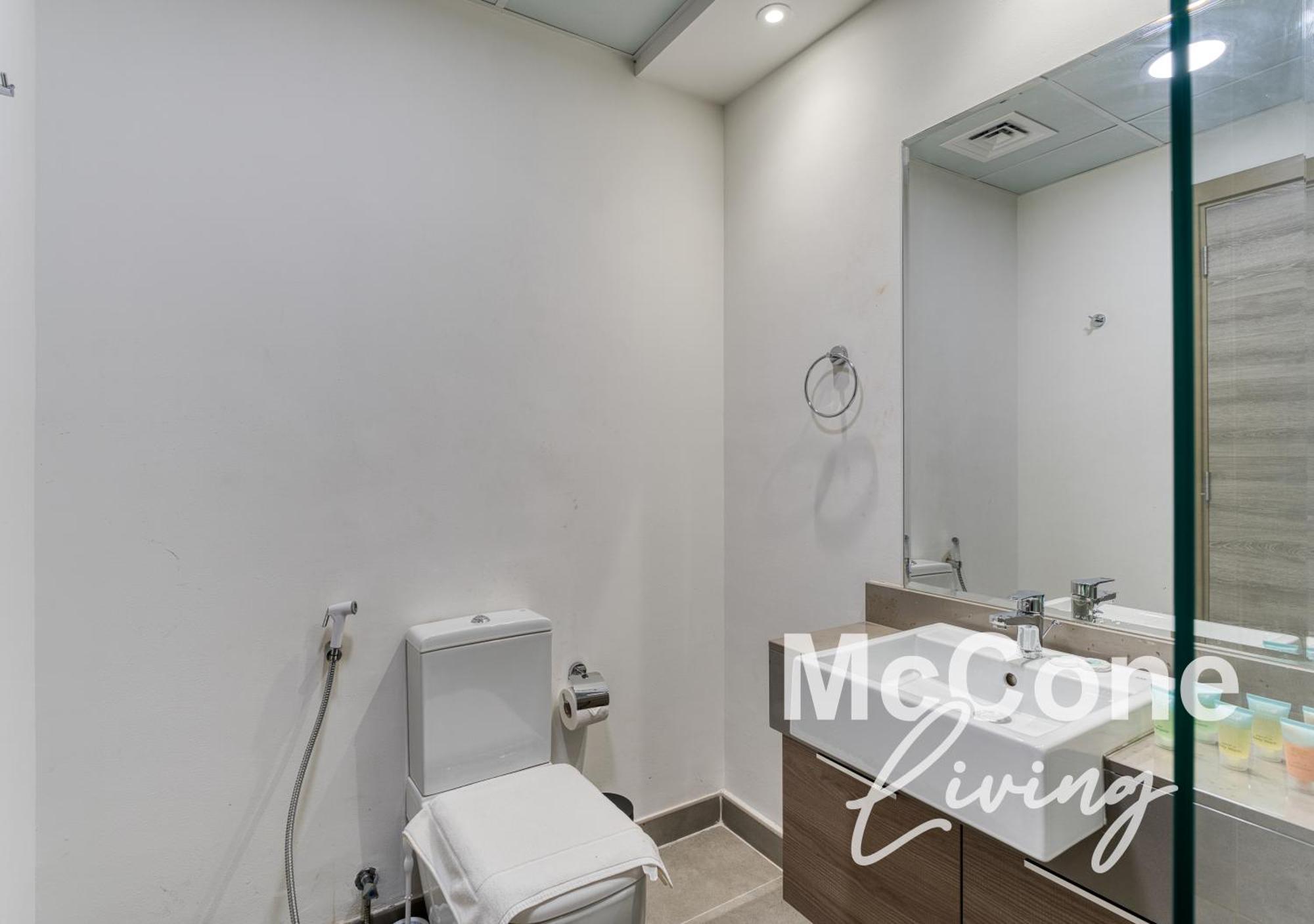 Stylish With Pool, Gym & Tasteful Decor Apartment *