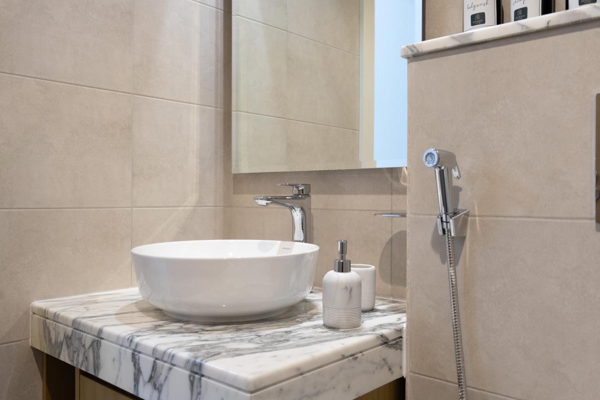 Keyrock Living - Premium 2br Retreat With Breathtaking Views * Dubai