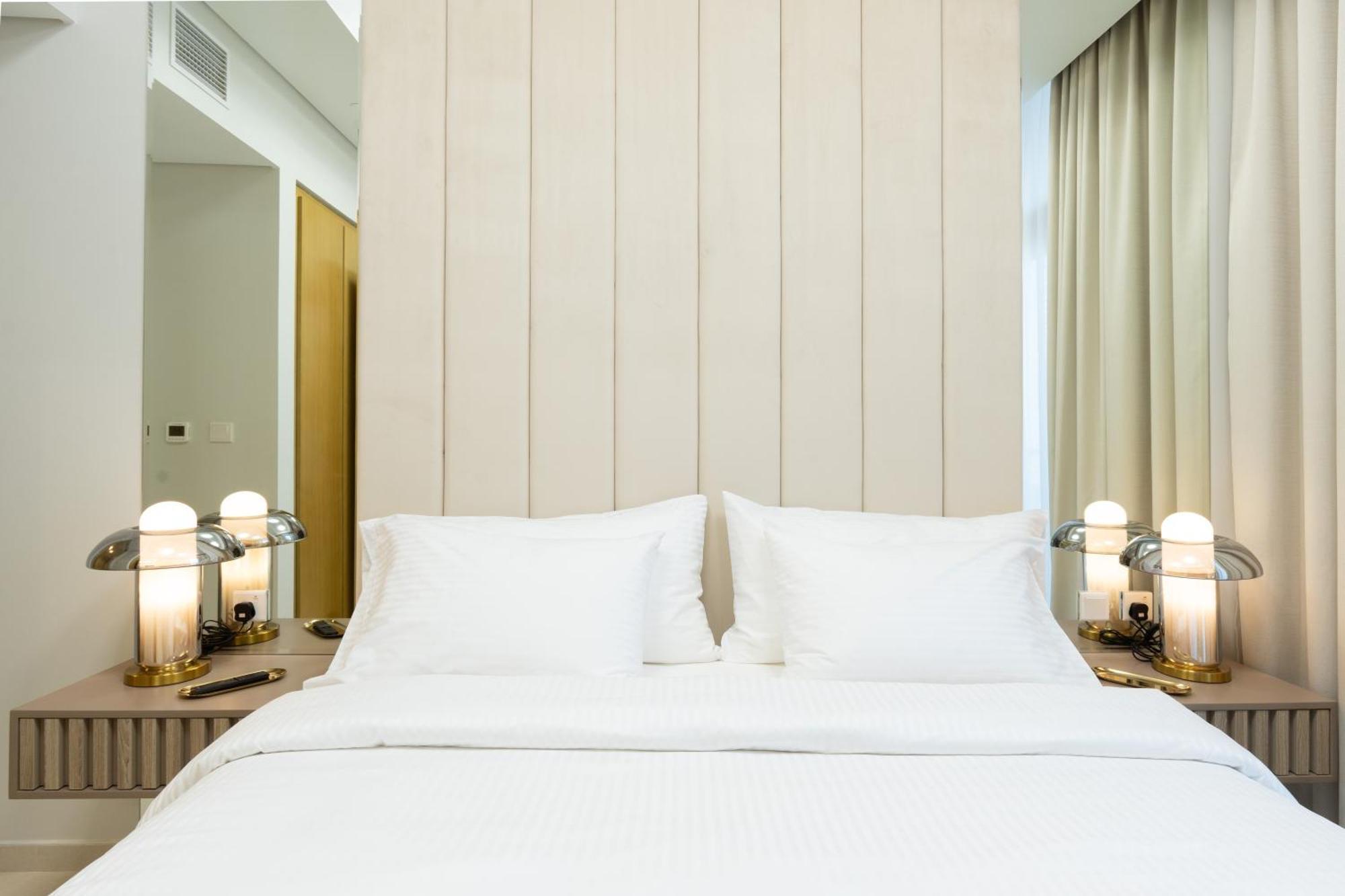 Keyrock Living - Premium 2br Retreat With Breathtaking Views * Dubai