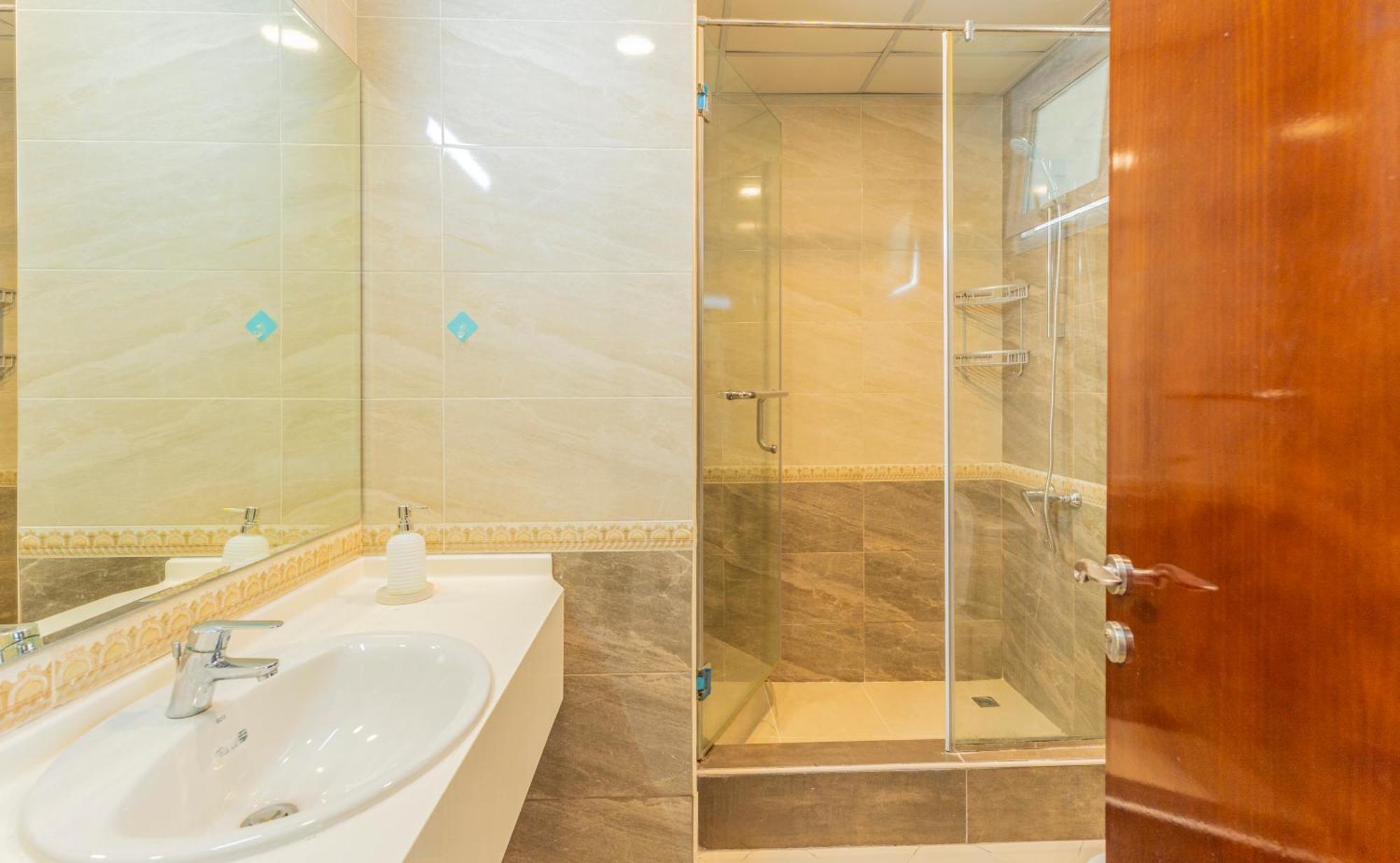 Luxurious Miracle Homestay Dubai